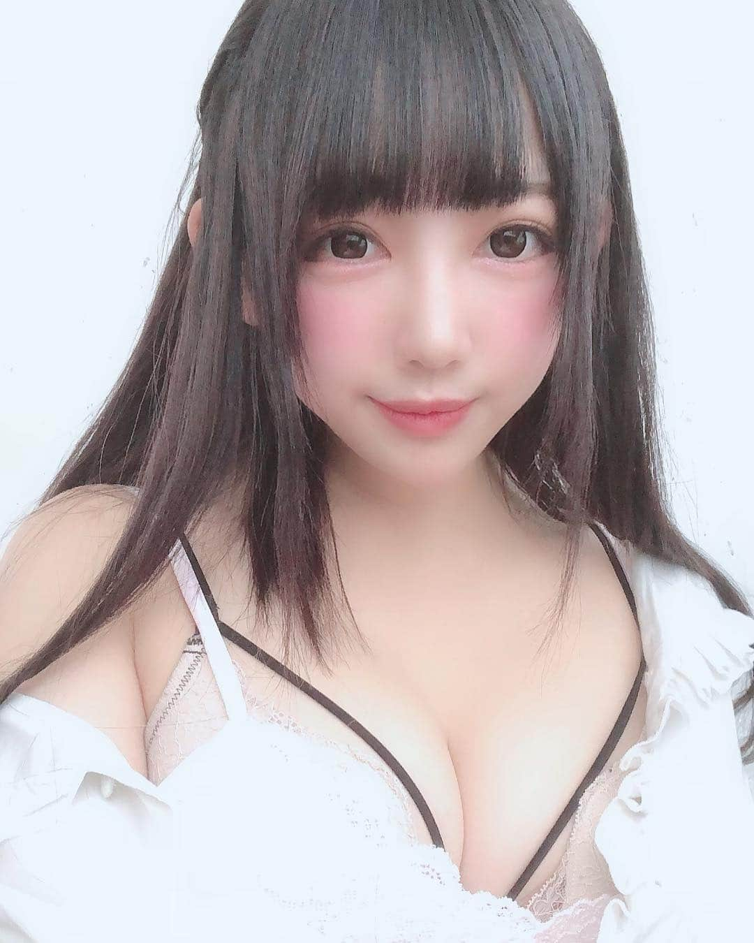 ちゃんもも◎さんのインスタグラム写真 - (ちゃんもも◎Instagram)「夏に向けて可愛くなるために、ついに全身脱毛はじめました♡！ 渋谷で場所も行きやすいストラッシュさんです🎀 トゥルトゥルで真っ白で、いつでも触りたい女の子になって夏を謳歌する🌴✨ そしておうち処理を卒業するのが目標🎓  #ストラッシュ #stlassh #ISGトリプルアタック脱毛 #SHR脱毛」3月30日 20時45分 - xchanmomox