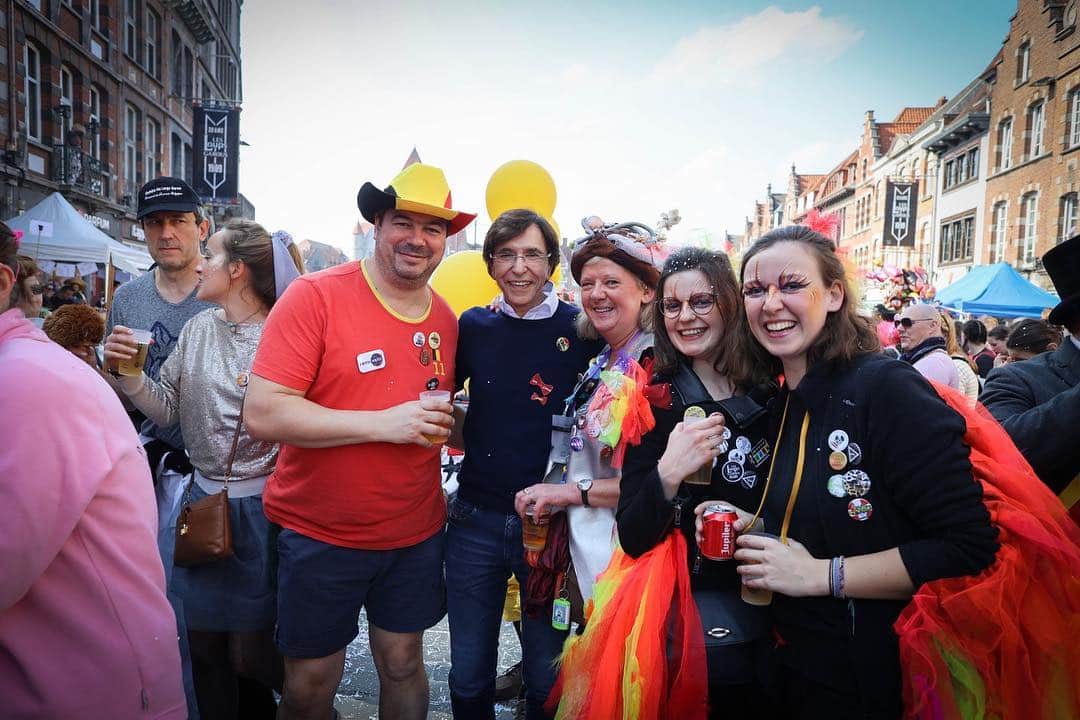 エリオ・ディルポさんのインスタグラム写真 - (エリオ・ディルポInstagram)「Excellente ambiance ce samedi après-midi au Carnaval de Tournai sous un soleil radieux ! #tournai #carnaval #instagood #ambiance」3月31日 2時19分 - eliodirupo