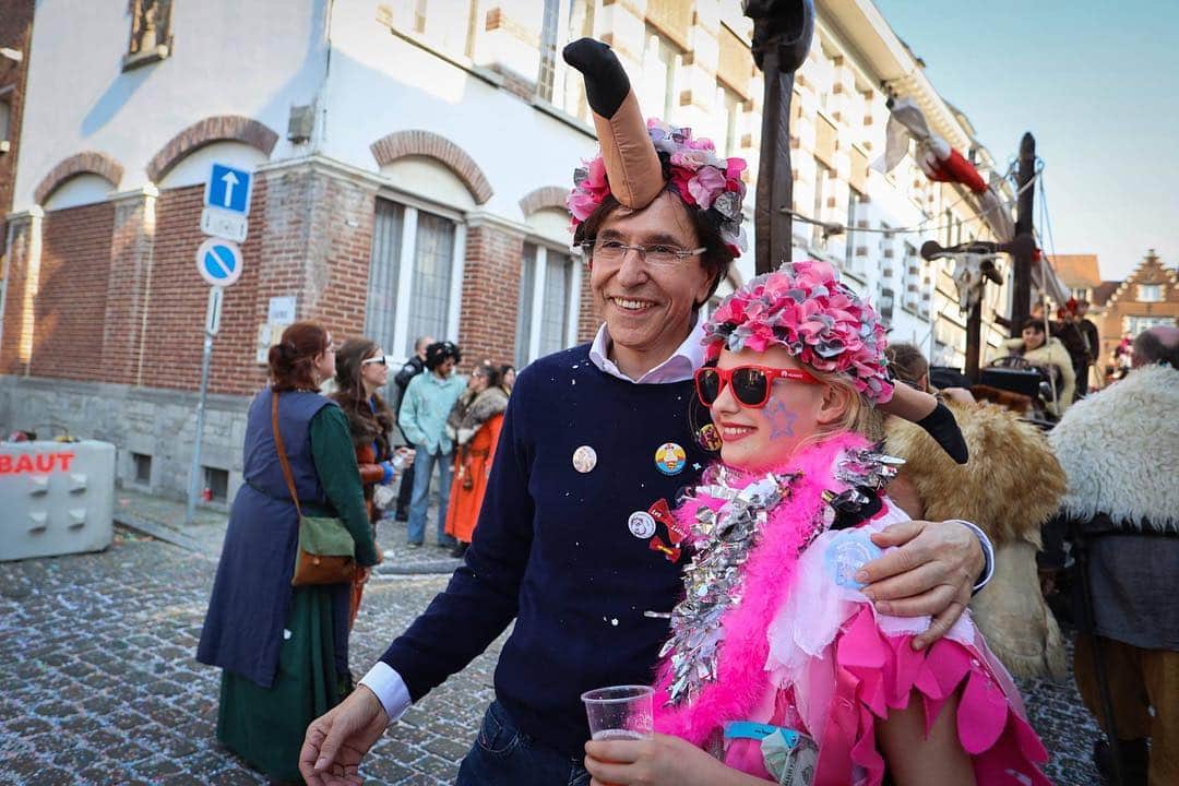 エリオ・ディルポさんのインスタグラム写真 - (エリオ・ディルポInstagram)「Excellente ambiance ce samedi après-midi au Carnaval de Tournai sous un soleil radieux ! #tournai #carnaval #instagood #ambiance」3月31日 2時19分 - eliodirupo