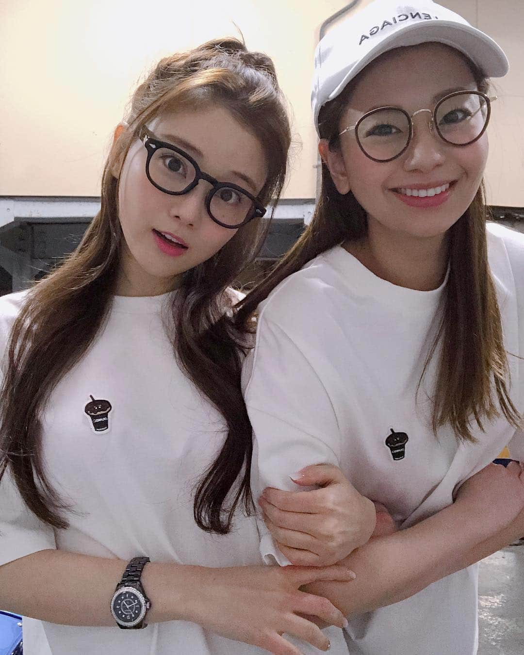 重盛さと美さんのインスタグラム写真 - (重盛さと美Instagram)「このTシャツかわいすぎる🥺🥺 磯部とじゃなくて男の子と着たい😭😭😭 重盛はメンズのS着てます😗😗 2900円です🤓🤓 からの、10%オフクーポンどうぞ👇😘😘 『 SATOMIAVV56 』 #DUNBOドーナツとavvのコラボTシャツ @avv.official」3月30日 20時50分 - satomi_shigemori