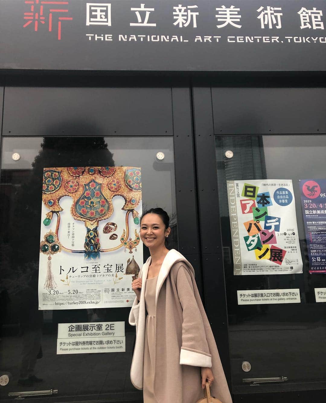 のインスタグラム：「国立新美術館で開催されているトルコ至宝展。 オスマン帝国の偉大さが実感できる 素晴らしい展示でした。 一緒に訪れた祖母も大満足💕 ・ ・ #国立新美術館 #トルコ至宝展 #チューリップ」