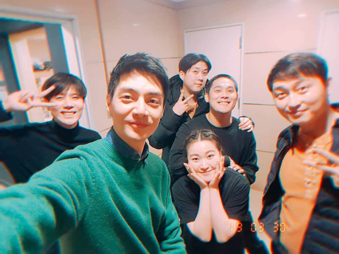 キム・ジュンのインスタグラム：「#잃어버린마을 가서 오랜만에 만난 #여도 들과 #규종 씨 🤳한분빠지심....」