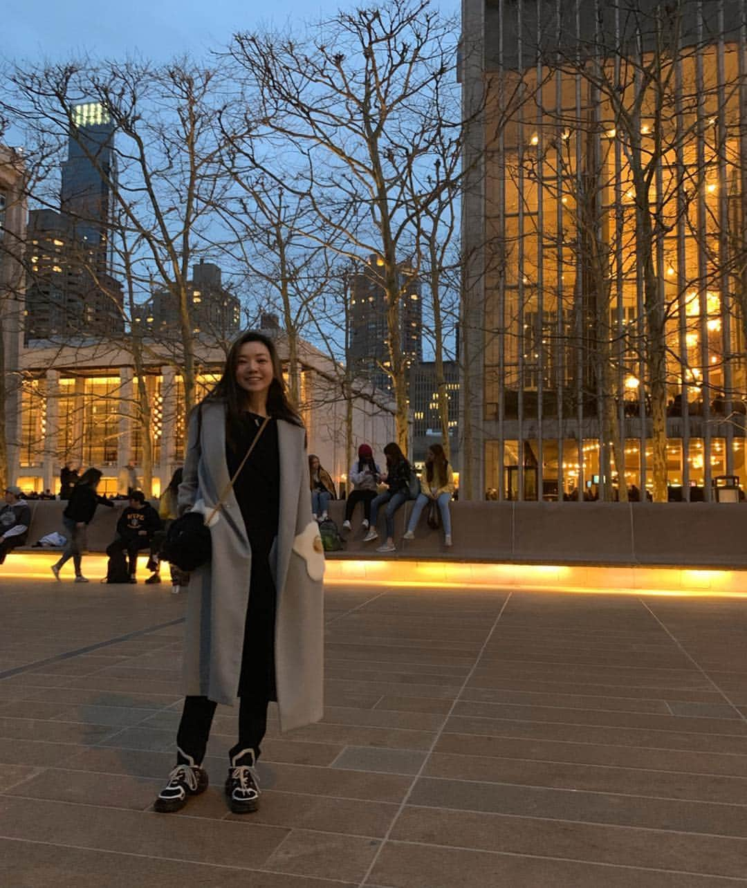 和央ようかさんのインスタグラム写真 - (和央ようかInstagram)「The lights of Lincoln Center 💕❤️ #昨夜 #リンカーンセンター にプレイを観に #newyork に帰って来たのを実感する😘 #日本🇯🇵にも #ニューヨーク にも #帰るという言葉がしっくりくる🤗ありがたや🙏 #1日くらい日本に長くいたかったけど #またすぐ帰るから😊 #takakonystylin🍎」3月30日 20時54分 - yokawao0215