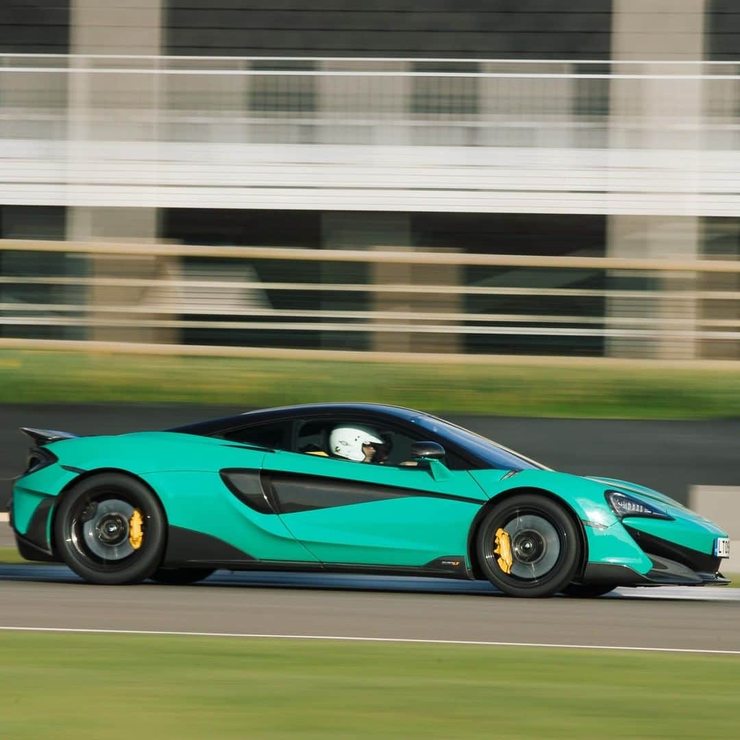 McLaren Automotiveさんのインスタグラム写真 - (McLaren AutomotiveInstagram)「The historic 3.8km of the Goodwood Motor Circuit is the ideal place to unleash ferocious #McLaren600LT. And what a day to do it.」3月30日 21時02分 - mclarenauto