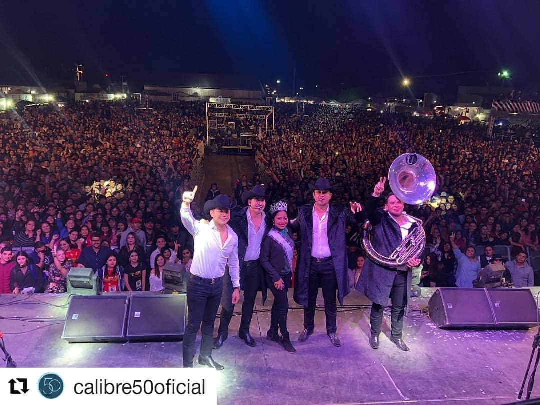 エデン・ムーニョさんのインスタグラム写真 - (エデン・ムーニョInstagram)「Que lindo es Tepic y todo Nayarit  #Repost @calibre50oficial (@get_repost) ・・・ No queda nada más que decir GRACIAS TEPIC ❤️🔥🎡 @erickcalibre50 @armandocalibre50 @calibre50alex @calibre50eden」3月30日 21時09分 - edenmunoz