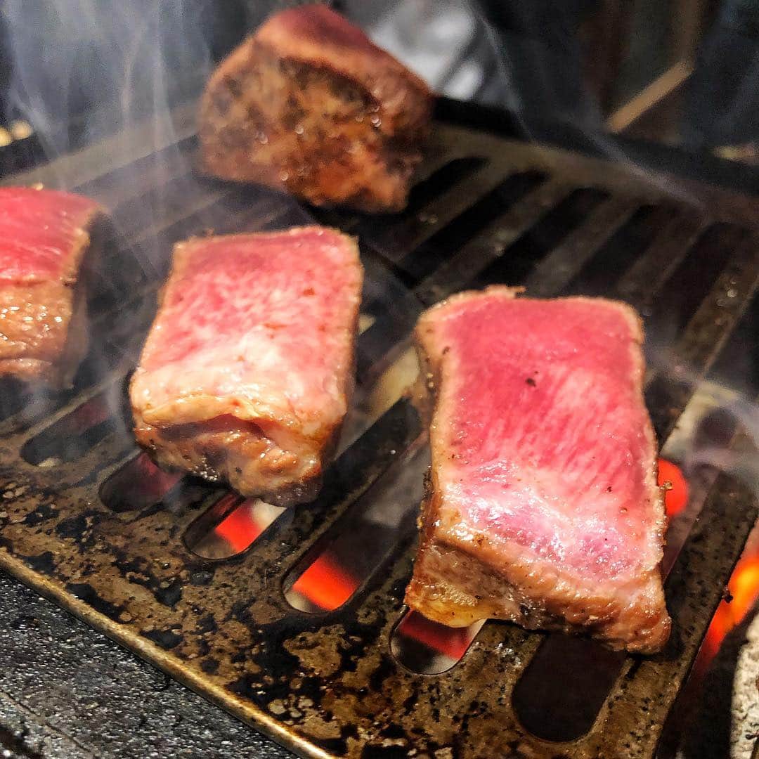 小鳥遊しほさんのインスタグラム写真 - (小鳥遊しほInstagram)「愛してるよ、お肉。 . 「焼肉 ここから」さんの厚切りタン、最近のお気に入りです。塊のまま焼いてカットして軽く炙るパターン。 . #焼肉 #肉 #焼肉ここから #渋谷」3月30日 21時09分 - shihotakanashi