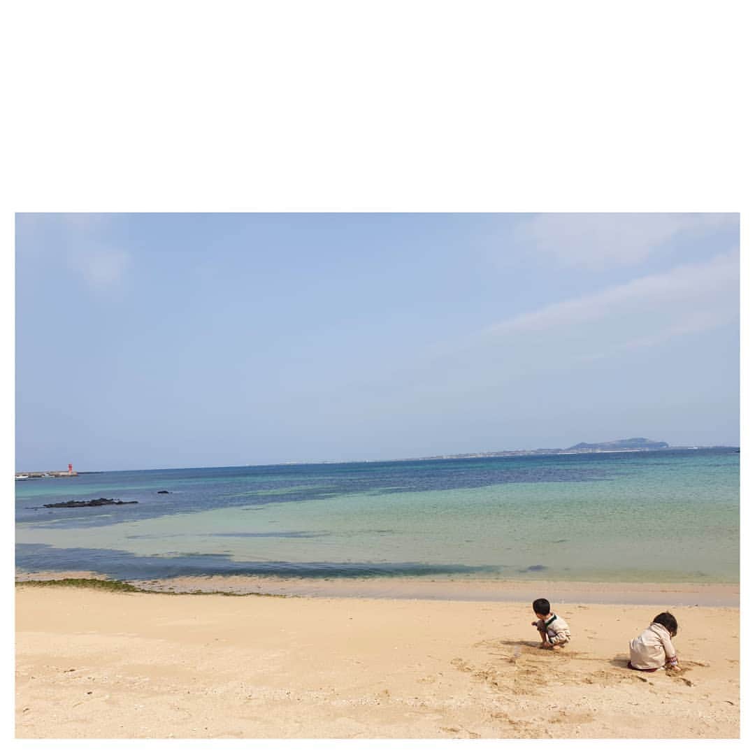 ソ・ユジンさんのインスタグラム写真 - (ソ・ユジンInstagram)「그림처럼 예쁜 바다.... 💕 #세화해변 🌊 #소여사제주 🌴」3月30日 21時11分 - yujin_so