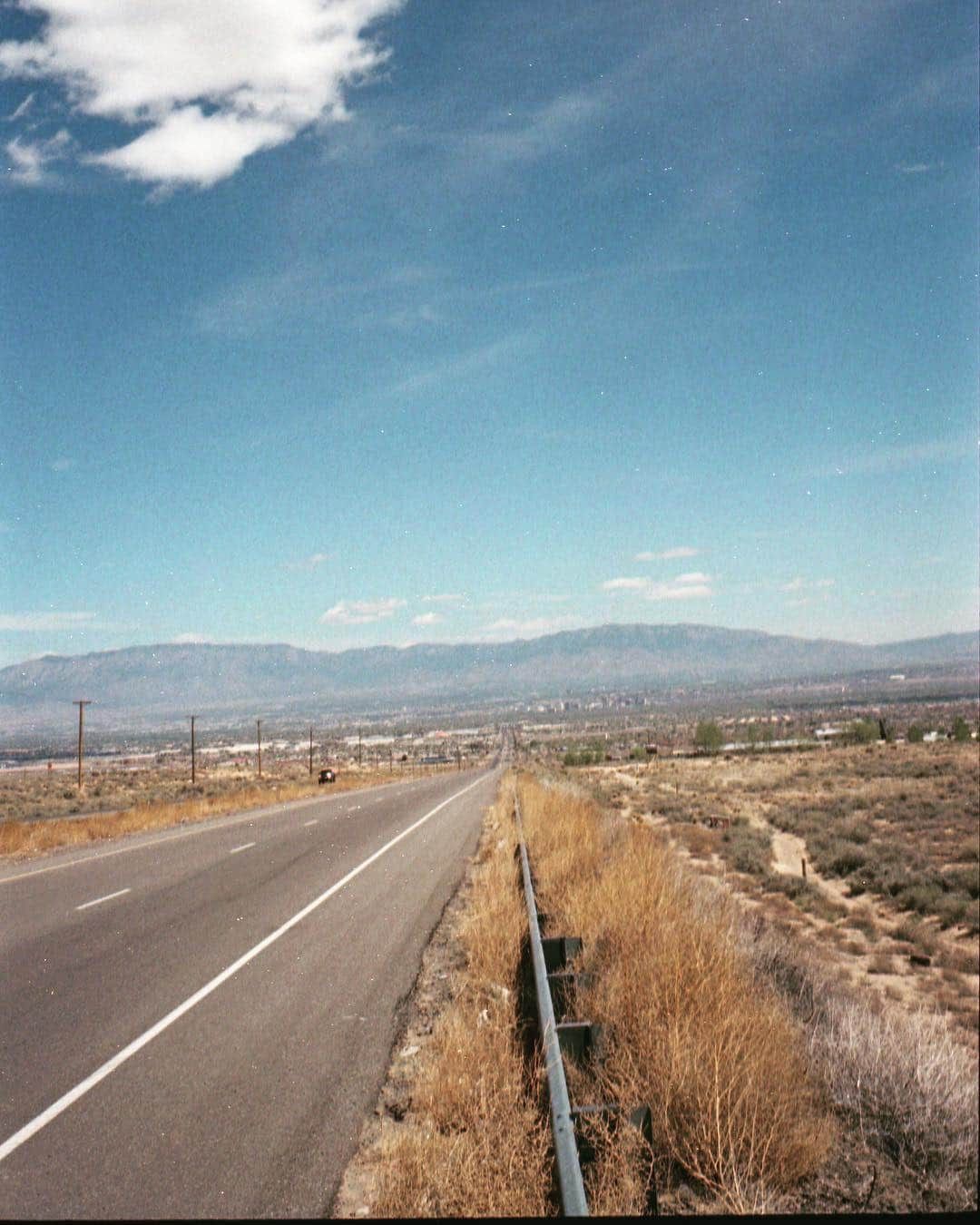 柏田テツヲさんのインスタグラム写真 - (柏田テツヲInstagram)「Road trip  #landscape #film #roadtrip  #analog  #filmphotography #ontheroad」3月30日 21時22分 - tetsuokashiwada