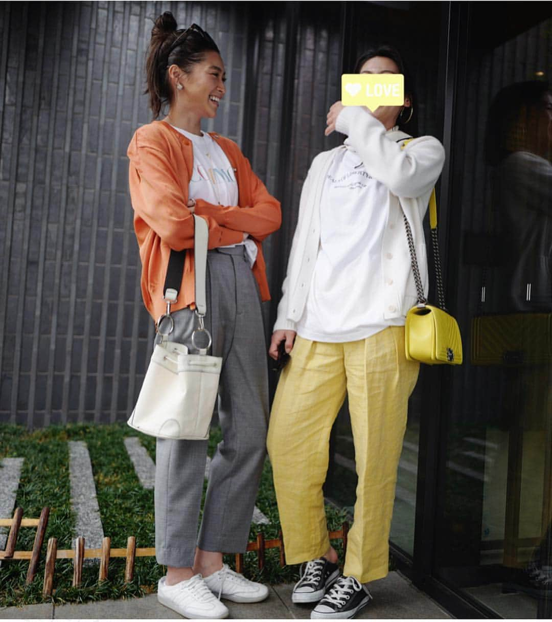 田中彩子さんのインスタグラム写真 - (田中彩子Instagram)「. 🍊 cardigan/pants...#stunninglure  shoes...#adidas bag...#AYAKO Tee...#gypsohila . 🍋 cardigan...#drawer skirf...#jilsander  pants...#aeron bag...#chanel shoes...#converse . . 今年はオレンジも気になる🧡」3月30日 21時15分 - ayako_tanaka_