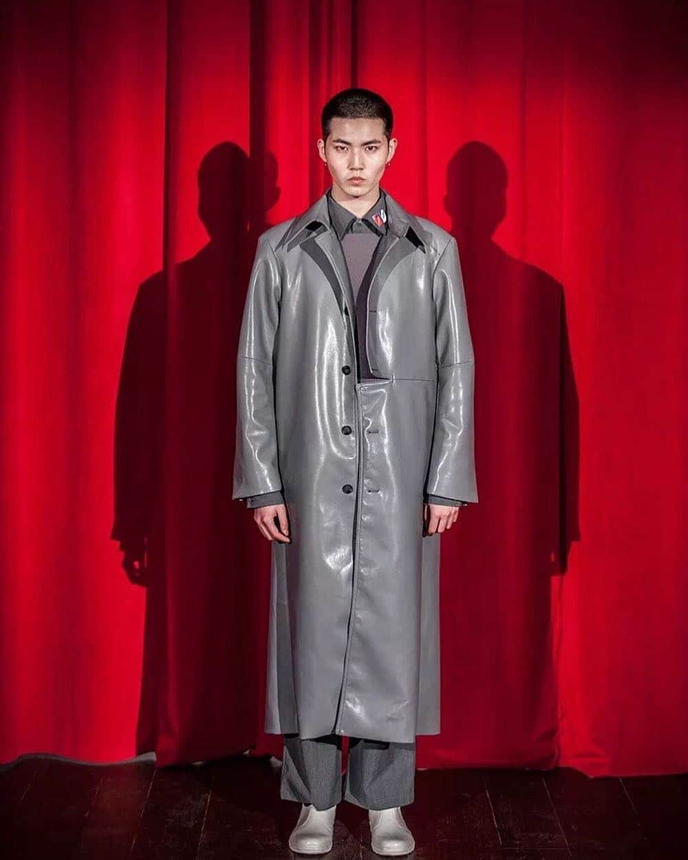 資生堂 さんのインスタグラム写真 - (資生堂 Instagram)「Shanghai Fashion Week  Ximon Lee  @ximonlee  #shanghaifashionweek #aw19  #backstage #hair and #makeup  by @shiseido_hma  #headhairstylist by @teruakishinjo  #headmakeupartist by @yuka_ishizuka_0922  @shiseido #beautyreimagined  #visiblefeelsinvisible  @shiseidopro_official  #shiseidoprofessional  @sabfa_official  #shanghai #fashion #design #fashionphotography  #上海时装周 #时装 #化妆 #发型」3月30日 21時15分 - shiseido_hma
