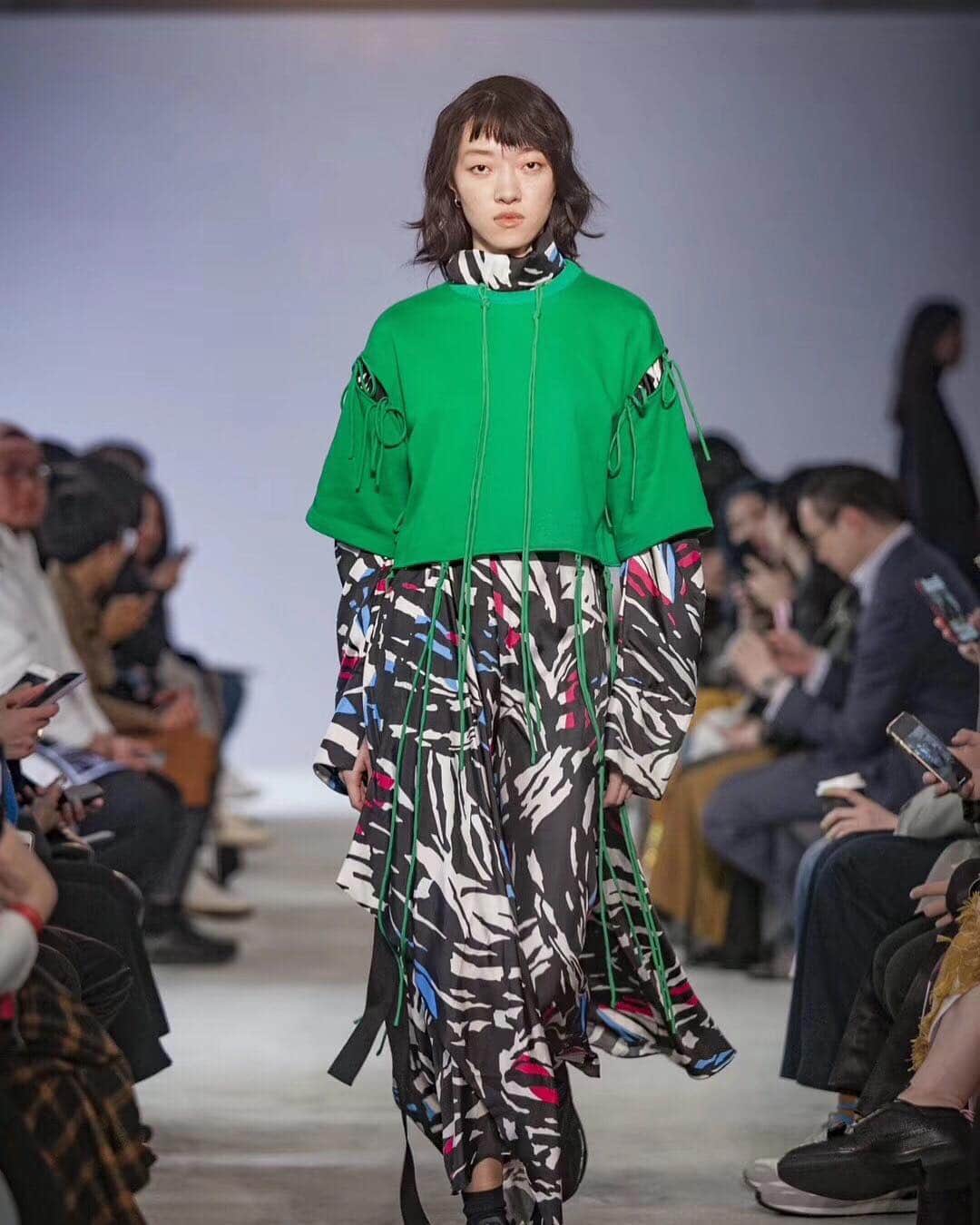 資生堂 さんのインスタグラム写真 - (資生堂 Instagram)「Shanghai Fashion Week  MINKI #shanghaifashionweek #aw19  #backstage #hair and #makeup  by @shiseido_hma  #headhairstylist by @teruakishinjo  #headmakeupartist by @yuka_ishizuka_0922  @shiseido #beautyreimagined  #visiblefeelsinvisible  @shiseidopro_official  #shiseidoprofessional  @sabfa_official  #shanghai #fashion #design #fashionphotography  #上海时装周 #时装 #化妆 #发型」3月30日 21時17分 - shiseido_hma