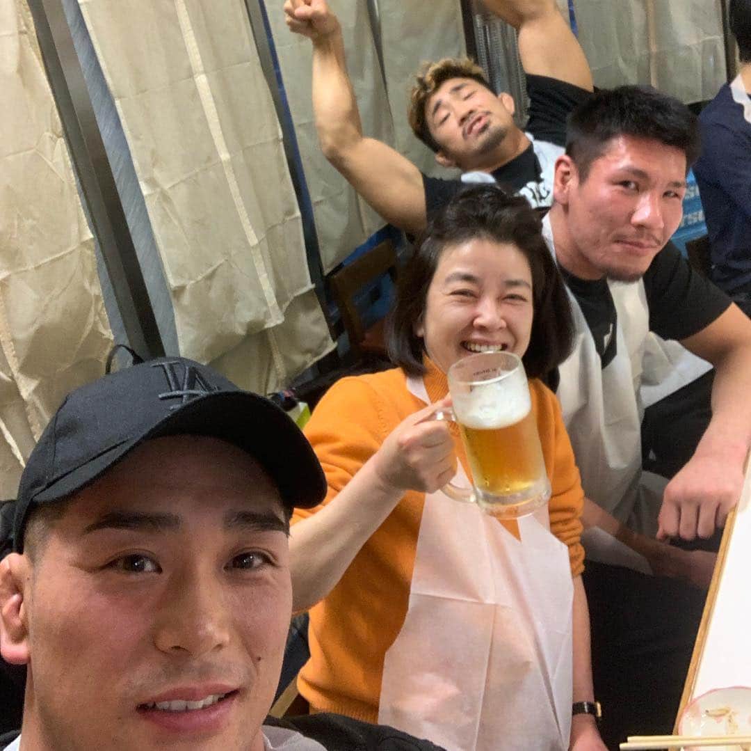 岸本加世子さんのインスタグラム写真 - (岸本加世子Instagram)「brave gymの選手の皆さんとホルモン千葉。最高！#岸本篤史 #川中孝浩#芦田崇宏」3月30日 21時20分 - kayokokishimoto