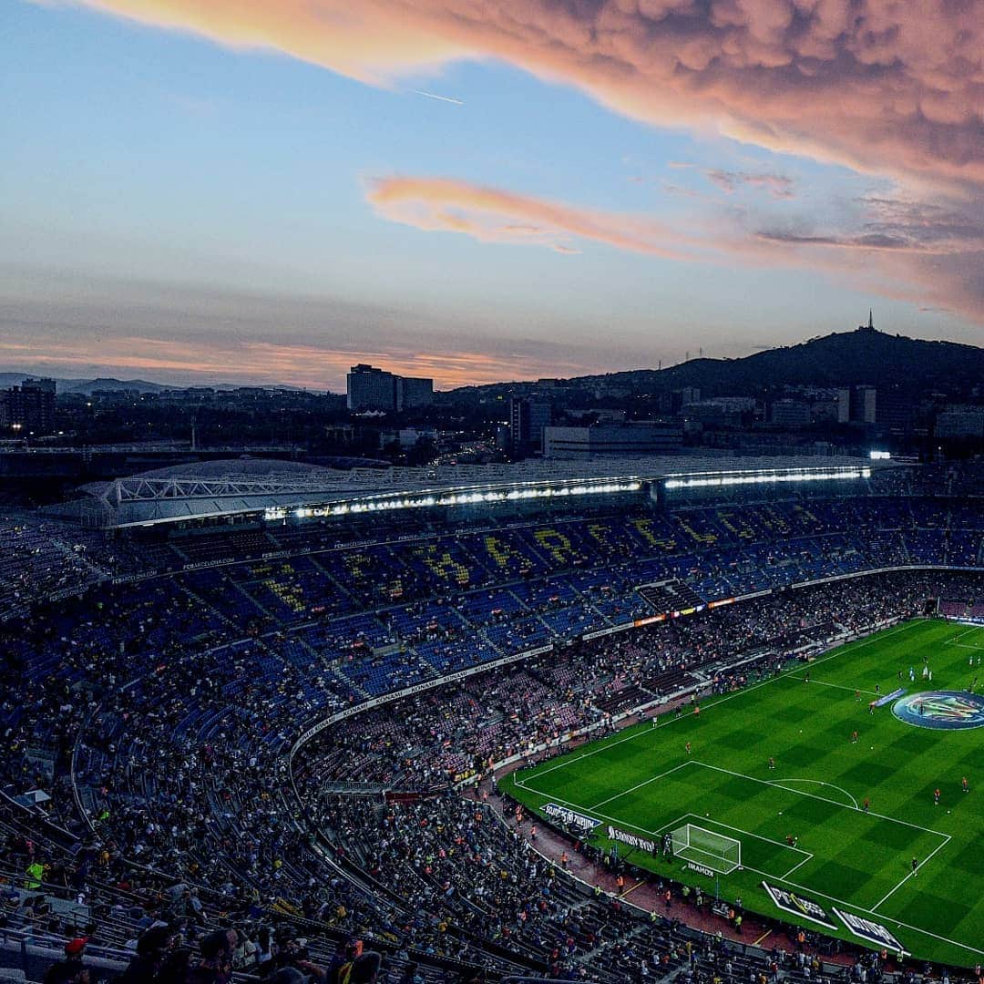 FIFAワールドカップさんのインスタグラム写真 - (FIFAワールドカップInstagram)「🏟 Today @rcdespanyol cross the city to rivals @fcbarcelona for @laliga's oldest derby. Because of that, our #StadiumSaturday comes from one of the most iconic stadiums in world football, Camp Nou.  What's your favourite memory from this cathedral of football? 💭⚽️ #barcelona #campnou #spain #football」3月30日 21時24分 - fifaworldcup