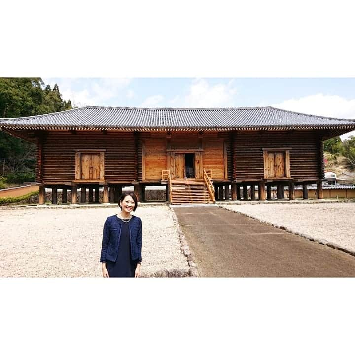 加藤沙知さんのインスタグラム写真 - (加藤沙知Instagram)「「西の正倉院」にて。  宮崎県美郷町には、奈良の正倉院と寸分の違いもなく再建された正倉院があるのです！  今日は【西の正倉院 みさと文学賞】の授賞式の司会をさせて頂きました。  これは、美郷町を題材にした物語を募り、美郷町の歴史や文化を発信していこうという文学賞です！  素敵な物語がいっぱいでした♪  受賞者のみなさま、おめでとうございます！  #美郷町 #西の正倉院 #奈良 の #正倉院 と寸分の違いもない #門外不出の正倉院図を元に再建されています #GWにいかがですか？ #中は数多くの宝物の展示が！ #迫力があります！！ #西の正倉院みさと文学賞 #入賞作品は一冊の本にまとめられ販売されます #4/10発売  #アナウンサー #司会 #MC」3月30日 21時26分 - mrt.kato