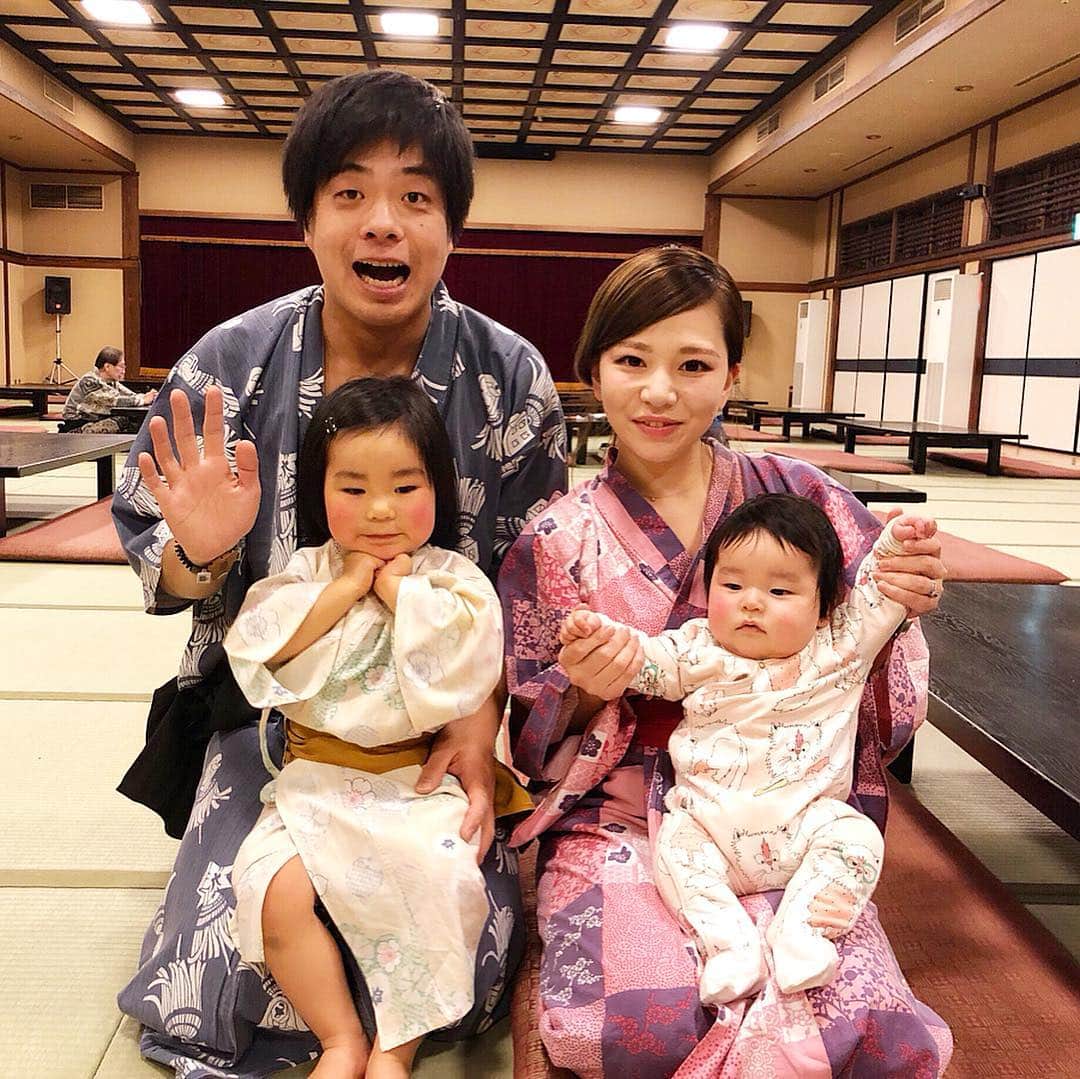 藤田裕樹さんのインスタグラム写真 - (藤田裕樹Instagram)「ちょっと前ですが、大江戸温泉へ家族で行ってきました！  一度、昨年の夏に営業で来させて頂きまして、その時にお客さんがめちゃくちゃ楽しそうにくつろいでたので、絶対に家族で行こうと思ってたので念願の大江戸温泉でした！  案の定、最高のひと時を過ごせました。一日中おれる。いまは下の子が温泉に入れないので嫁さんと交代交代で入りましたが、下の子も入れるようになったらもう最強！  上の子も初めて見るデカイ風呂に大興奮で、踏み出した一歩目でスッテンコロリン転んでました。ベタです。  ごはんのおススメは『カツ丼カレー』です。カツカレーじゃなくて、カツ丼にカレーがかかってます。斬新。  たまに吉本芸人がお笑いライブに出てるときもあるし、その日に当たったら最高ですね！  つぎは朝からずっと行きたいなー！  #鹿映え  #鹿stagram  #温泉鹿  #大江戸温泉物語  #浴衣も選べる  #都会のオアシス  #カツ丼カレー  #縁日もあるよ  #トーマスのお面  #長男が韓国のお姉さん達に大人気やった  #羨ましい  #アイムジャパニーズコメディアン  #と息子と張り合うもボロ負け  #嫁さんは韓国語勉強したいそうでずっと喋ってた  #僕と次男でカバンの見張り  #また来ような  #世界平和」3月30日 21時30分 - fujiboy0730