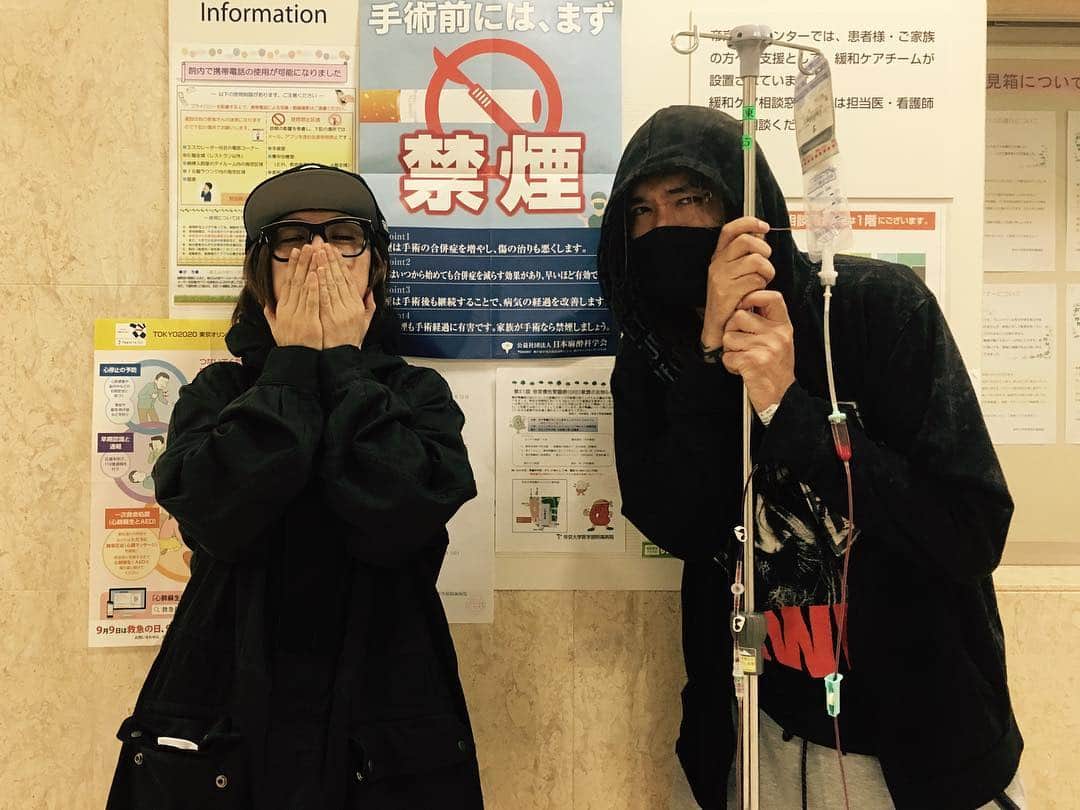 清春さんのインスタグラム写真 - (清春Instagram)「退院まで頑張れカズくん！  ハンバーグは内緒で食べちゃったけど タバコも吸いたいね  #kaz」3月30日 21時42分 - kiyoharu_official