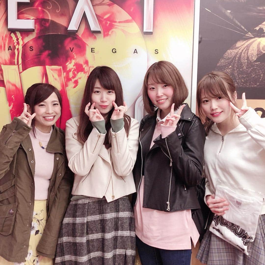 のインスタグラム：「今夜10時から パチテレ！さんで放送だよ～ あと5ふん(* • ω • )」