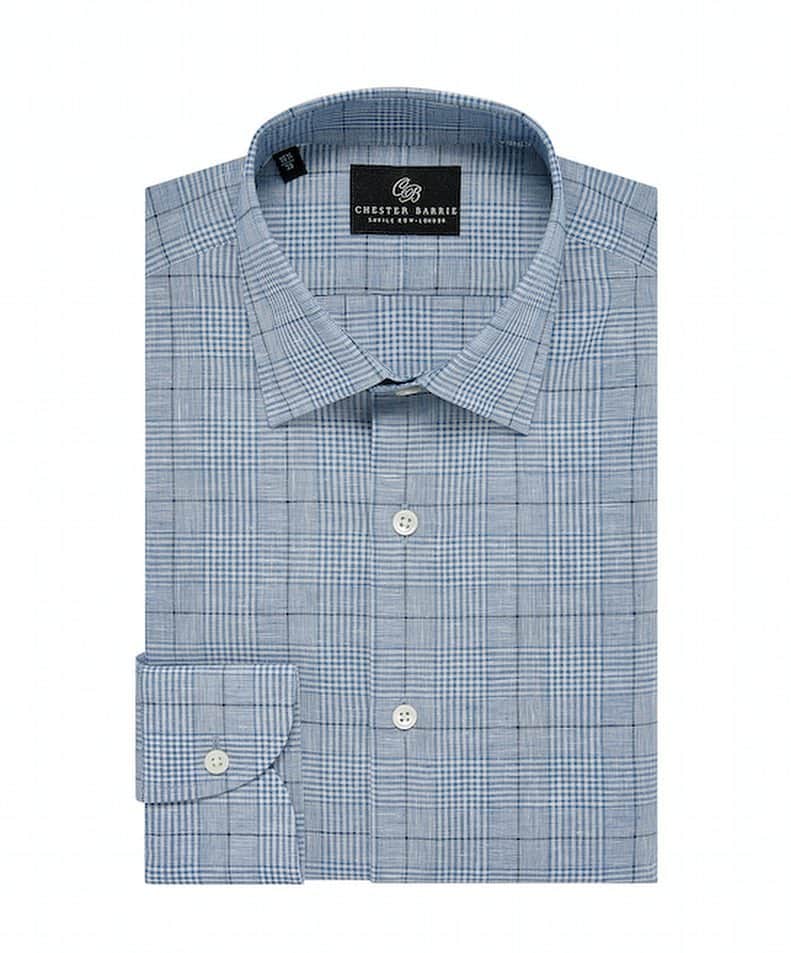 のインスタグラム：「With the sun shining in London and the clocks changing on Sunday, we’re already looking to linen shirts. It’s time to break out of your care-worn, dull-winter habits and adopt a more expressive way of life. Time to consign that white, cotton shirt that has been worn relentlessly to the back of the wardrobe. Time to start wearing some linen shirts and maybe, even, embracing colour.  Read the full story on our ‘Gazette’ to discover more. . . . . #shopthelook #CBstyle#tailoredtofit #savilerow #menwithstyle#fashion #mensstyle #style#chesterbarrie #tailoring #menswear#mensfashion #Britishfashion#menslifestyle #london  #linen #springsummer19 #ss19 #spring #summer #london #sun #weekend #linenshirts #shirts #casualshirts」