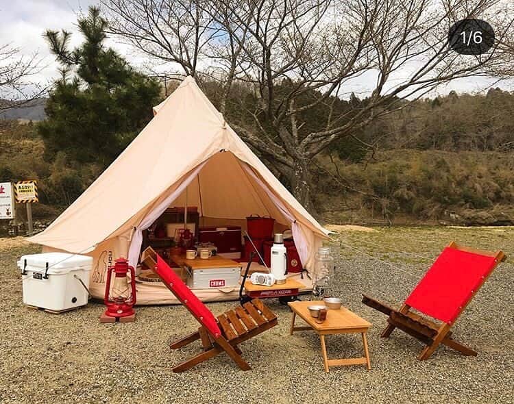hinata_outdoorさんのインスタグラム写真 - (hinata_outdoorInstagram)「@maakatuさんのpic✨⠀ ⠀ アスガルドと赤でまとめた⠀ 居心地の良さそうなキャンプサイト🏕☺️⠀ 夫婦でデュオキャンプなんて素敵ですね👏🎶⠀ ⠀ ⠀ ⠀⠀ 〜2人でまったり素敵✨デュオキャンプ👯‍♂️〜⠀ ⠀ 大人数でのキャンプも楽しいけれど、2人でゆっくり過ごす時間は大切なコミュニケーション🍻参考にしたい素敵なサイト写真をご紹介します🙌💯⠀ ⠀ ⠀⠀ 🌳🌲🌼🌳🌲🌲🌳🌲🌳🌲🌻🌳🌳⠀ #hinataoutdoor を付けて⠀ アウトドア風景を投稿してください😊⠀ 🌳🌲🌳🌲🌻🌲🌳🌲🌳🌼🌲🌳🌳 ⠀ ⠀⠀ 素敵なお写真はリポストさせて頂きます✨ ⠀ ⠀⠀ 🚙キャンプや山登りのアウトドア情報はプロフィールのURLから ➡ @hinata_outdoor ⠀ ⠀ ⠀ ⠀⠀ 🍖美味しそうなキャンプ料理の写真は➡️⠀ @hinata_gohan⠀ *⠀ *⠀ #キャンプ #アウトドア #アウトドアギア #デュオキャンプ##絶景キャンプ #campgear #outdoorgear #camp #campliving #outdoor #campstyle #camping #campinglife #camplife #outdoorstyle #outdoors #outdoorliving #outdoorlife #hinataoutdoor #フォローミー #followme」3月30日 22時01分 - hinata_outdoor
