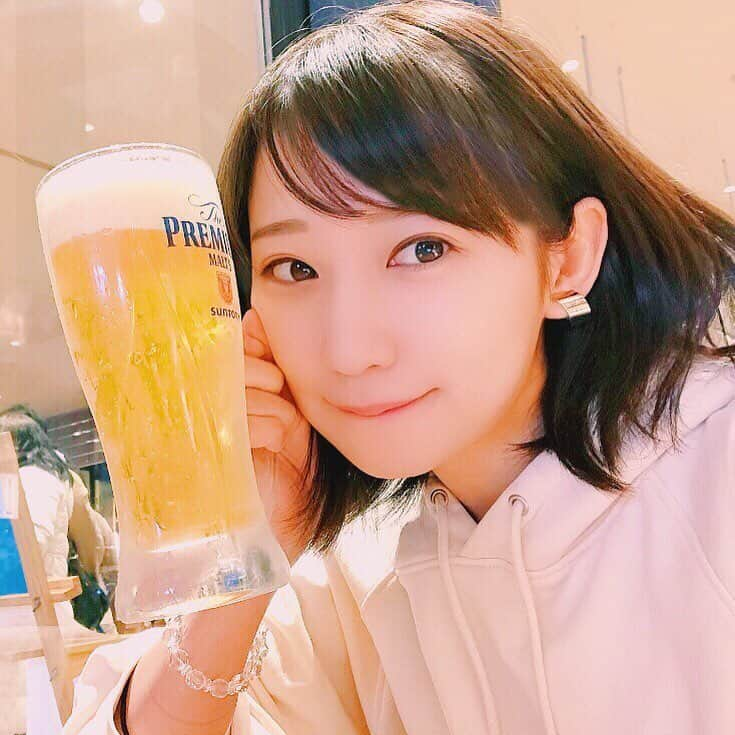 住吉史衣さんのインスタグラム写真 - (住吉史衣Instagram)「. . 運動後のビールは最高ですね😆❣️ 今日は#FIVES っていう5人制タグラグビーをしてきたよ😍🏉 初めてだったけどすっごく面白くて楽しくて、気付いたら夢中になってました🤣👏 ルールはタックルとかがない分、女子やキッズでも気負わず楽しめるラグビー‼️って感じです✨ラグビーのルールも知れたから秋に始まるラグビーワールドカップの観戦もより楽しめそうな予感🥰🥰 やっぱりカラダ動かすのすきだなぁ〜♪✨ . . #練習 おわり♡ #タグラグビー #ラグビー  #ラグビーワールドカップ2019 #スポーツ女子  #運動後のビールは最高 🍻 #豊洲 #ららぽーと #logic  #ピザ #ナポリピッツァ #パスタ #サラダ #プレモル #生ビール  #ふーみん食べ歩き #食べ歩き  #女子飲み #昼飲み #女子会  #ビール #ビール女子 #ビール好き #日本酒女子 #日本酒好き  #オサケジョシ #グルメ #グルメ女子 #beergirl . .」3月30日 22時02分 - fumie_0426