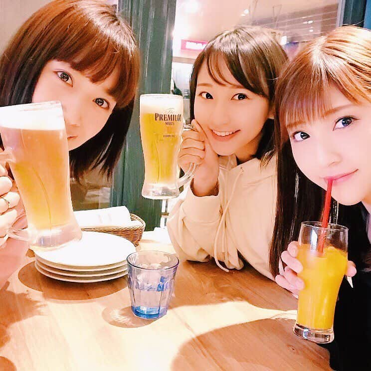 住吉史衣さんのインスタグラム写真 - (住吉史衣Instagram)「. . 運動後のビールは最高ですね😆❣️ 今日は#FIVES っていう5人制タグラグビーをしてきたよ😍🏉 初めてだったけどすっごく面白くて楽しくて、気付いたら夢中になってました🤣👏 ルールはタックルとかがない分、女子やキッズでも気負わず楽しめるラグビー‼️って感じです✨ラグビーのルールも知れたから秋に始まるラグビーワールドカップの観戦もより楽しめそうな予感🥰🥰 やっぱりカラダ動かすのすきだなぁ〜♪✨ . . #練習 おわり♡ #タグラグビー #ラグビー  #ラグビーワールドカップ2019 #スポーツ女子  #運動後のビールは最高 🍻 #豊洲 #ららぽーと #logic  #ピザ #ナポリピッツァ #パスタ #サラダ #プレモル #生ビール  #ふーみん食べ歩き #食べ歩き  #女子飲み #昼飲み #女子会  #ビール #ビール女子 #ビール好き #日本酒女子 #日本酒好き  #オサケジョシ #グルメ #グルメ女子 #beergirl . .」3月30日 22時02分 - fumie_0426