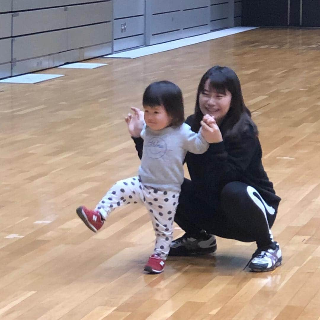 井上香織さんのインスタグラム写真 - (井上香織Instagram)「新入りの吉田ちゃん♡ #ヴィクトリーナ #ヴィクトリーナスタッフ #仲間入り #可愛い #娘と遊んでくれてありがとう」3月30日 22時04分 - kaorin888