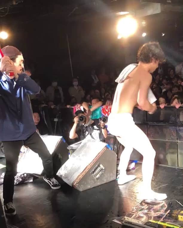 鈴鹿秋斗のインスタグラム：「フルスイング‼️⚾️🔥🔥 #四星球 #夜の本気ダンス #横浜」
