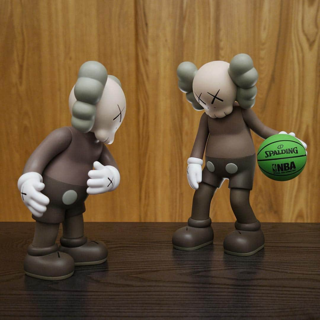 KAWSONEさんのインスタグラム写真 - (KAWSONEInstagram)「Good morning... #Repost @villainyang ・・・ 🏀⛹️😵😵 #kaws #kawsalongtheway #kawstogether #kawscompanion #medicomtoy #basketball」3月30日 22時07分 - kaws