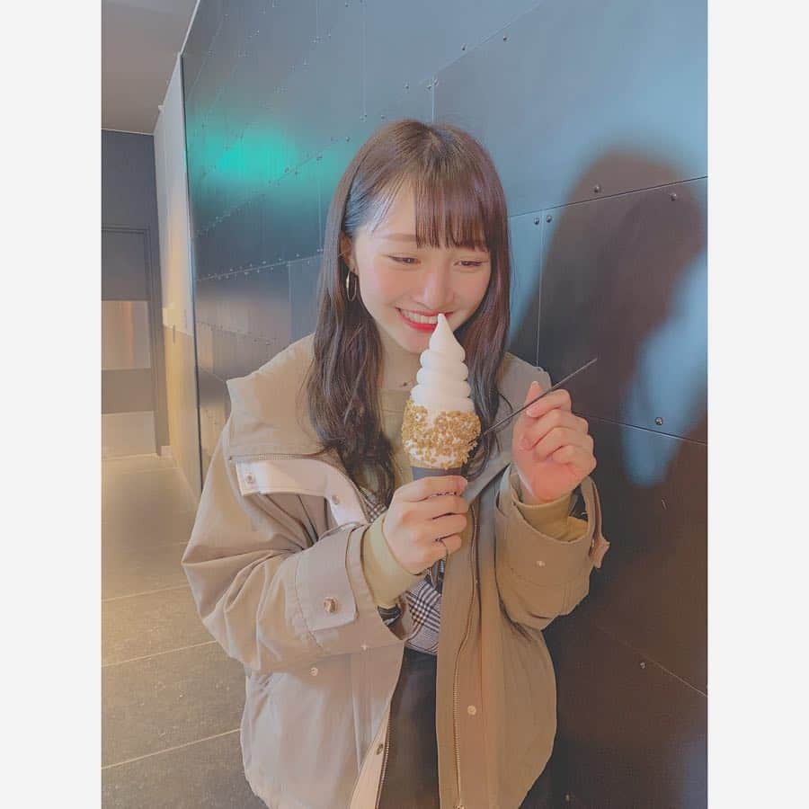 山本彩加さんのインスタグラム写真 - (山本彩加Instagram)「もうアイスが食べたくなる時期に🍦 ♡ . . . ずっと行きたかったお店に！！ 4月から #ストロベリー がでるみたい！！ #ザクザク #アイス #ソフトクリーム #梅田カフェ #梅田グルメ」3月30日 22時16分 - ayaka48_yanyan