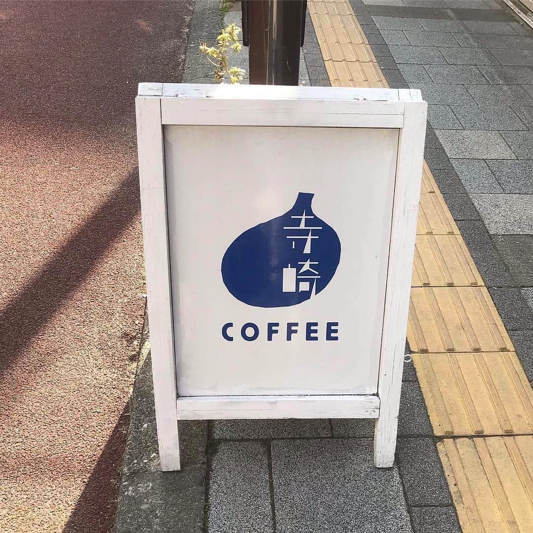 isutaさんのインスタグラム写真 - (isutaInstagram)「. 山梨・甲府にある「寺崎COFFEE」をご紹介♡ . マフィンやパウンドケーキなどの焼き菓子と共にカフェタイムが楽しめます！ . 朝の日差しが差し込むあったかい席でのモーニングは心地よい時間になること間違いなしですよ♩ _____ 寺崎コーヒー open：火〜金 7:30～18:00 / 土・日 10:00～18:00 close：月曜日 access：山梨県甲府市丸の内1-20-22 _____ photo by @naa019 @mizusa96 . #isuta #isutacafe #isutapic #イスタ #山梨カフェ #寺崎コーヒー」3月30日 22時18分 - isuta_jp