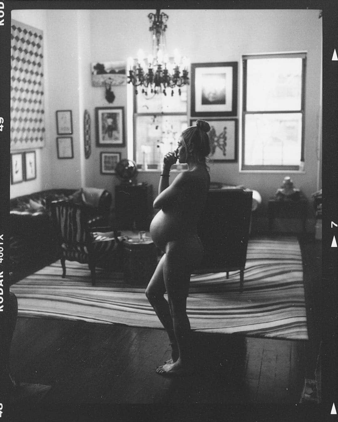 ベン・ワッツさんのインスタグラム写真 - (ベン・ワッツInstagram)「Pregnancy pics in NYC x @xgabriela #comingsoon #specialedition #film #trix400 #pentax67 #oldschool #benwatts #shhhhh」3月30日 22時27分 - wattsupphoto