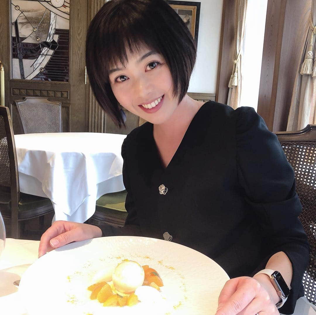 倉田亜味さんのインスタグラム写真 - (倉田亜味Instagram)「大好きなお店シェ・イノ  #シェイノ #銀座 #京橋 #大好きなお店 #記念日 #記念日ランチ #美味しいもの食べて幸せ  #美味しい #美味しすぎる #幸せ #ありがたい #ホワイトデー #お返し #ランチ #マリアカラス #絶品  #前菜 も美味しい #全て美味しい #素敵な時間 #はしゃいじゃう #デザート も#最高 #シェフ #パティシエ #感謝  #ありがとうございます #倉田あみ」3月30日 22時47分 - kurata_amigram