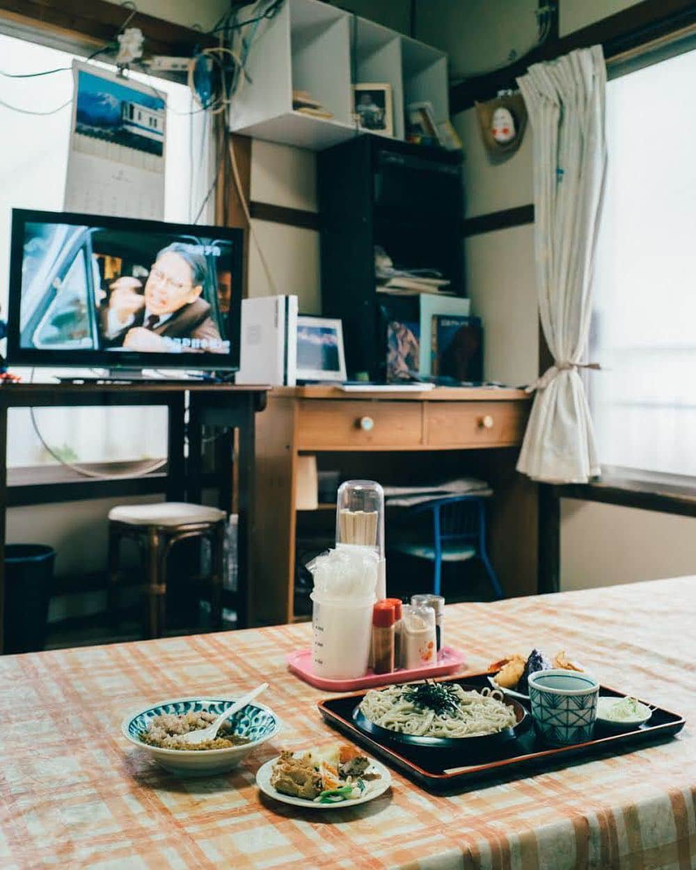 平野紗季子さんのインスタグラム写真 - (平野紗季子Instagram)「Like eating at your grandma's.  今月号の @popeye_magazine_official 連載 続・味な店は「ほぼ家の店」の話🦜 #僕の私の味な店」3月30日 22時48分 - sakikohirano