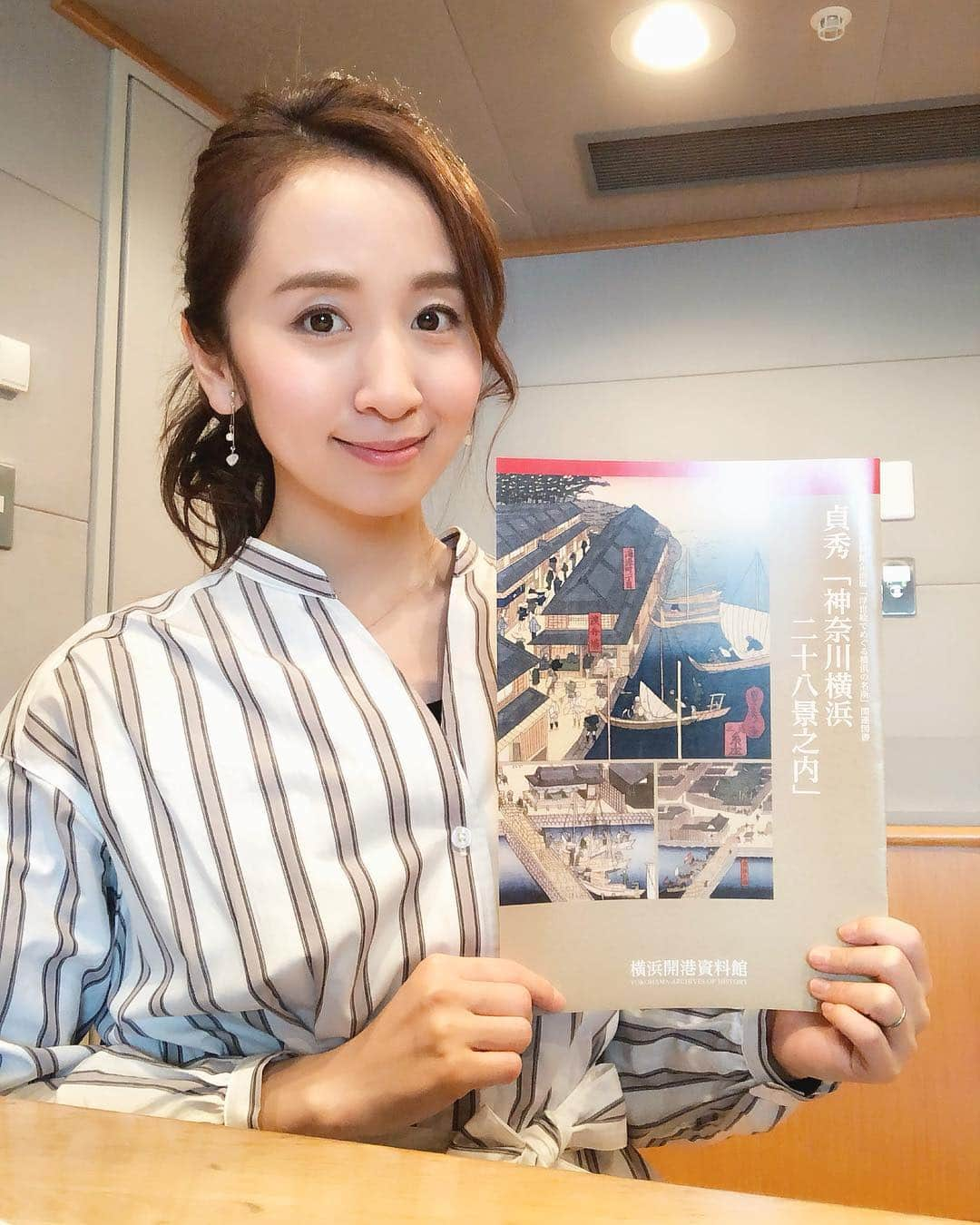 小野恵美さんのインスタグラム写真 - (小野恵美Instagram)「毎週日曜日9:30〜 fm yokohama「YOKOHAMA My Choice!」 今回は横浜開港資料館で開催中の企画展「浮世絵でめぐる横浜の名所」の紹介です。 浮世絵の色彩の美しさで描かれた横浜はどんな風に当時の人の目に映ったのでしょうか。 ぜひお聞きください✨ お聞き逃しはradikoのタイムフリーで🍀  #fmyokohama #横浜 #yokohama #ラジオ #radio #パーソナリティ #横浜開港資料館 #浮世絵 #芸術 #歌川広重 #貞秀」3月30日 22時51分 - onoemi_official