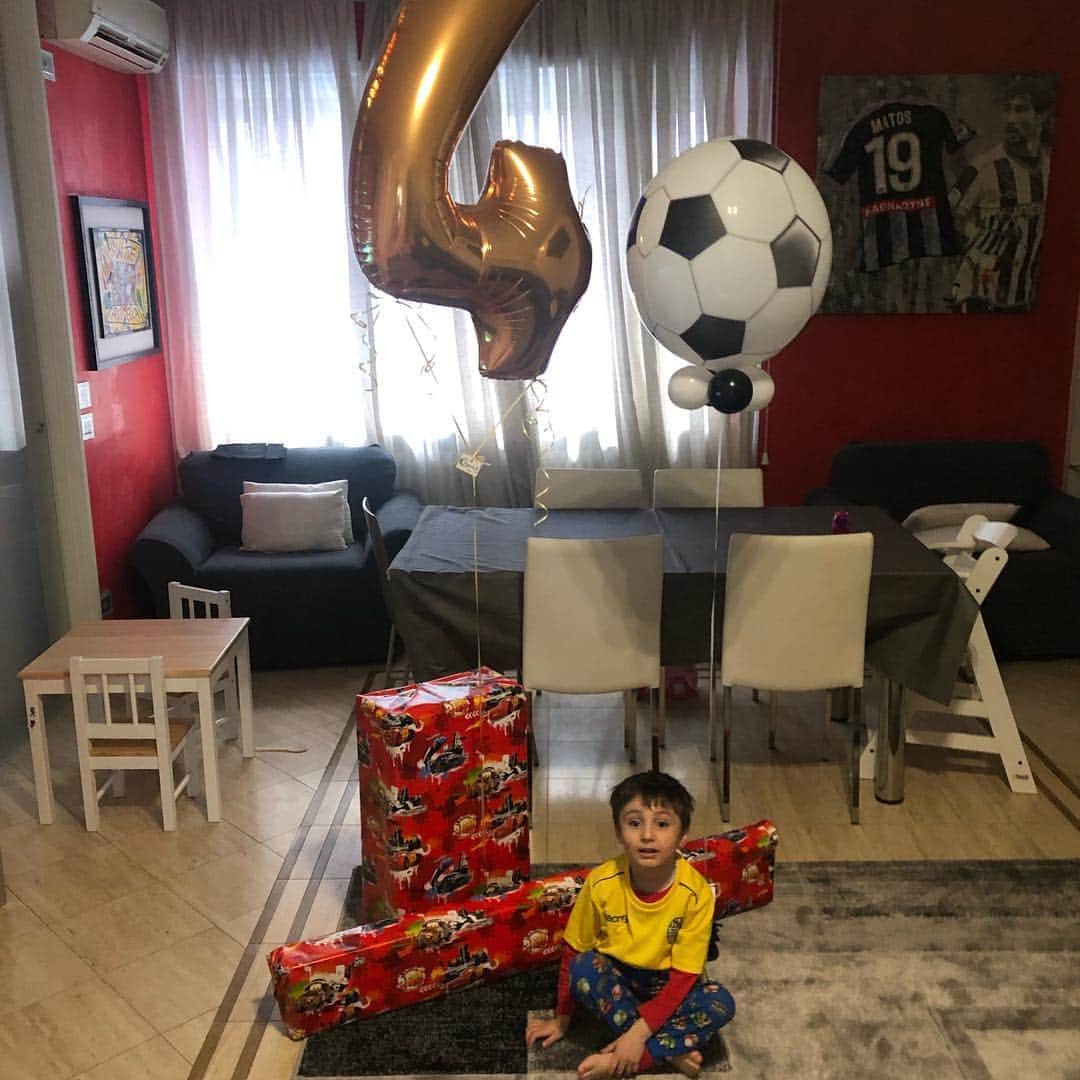 リデル・マトス・サントスのインスタグラム：「Sei il regalo più bello della mia vita,felice compleanno amore mio che Dio ti benedica sempre e con molta salute ❤️❤️❤️❤️」