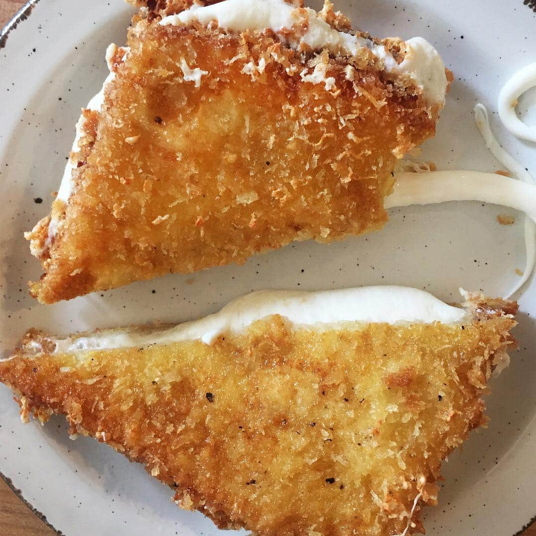 ニューヨーク・タイムズさんのインスタグラム写真 - (ニューヨーク・タイムズInstagram)「Gooey cheese in every bite? That's guaranteed. This Italian snack is essentially a mozzarella stick in sandwich form: Mozzarella #cheese tucked inside plush bread, crusted with bread crumbs and fried. In parts of Italy, you might also find it served with #marinara sauce or pesto for dipping. Visit the link in our profile to get the #mozzarella in carrozza #recipe from @nytcooking. @itsalislagle shot this photo.」3月30日 22時57分 - nytimes