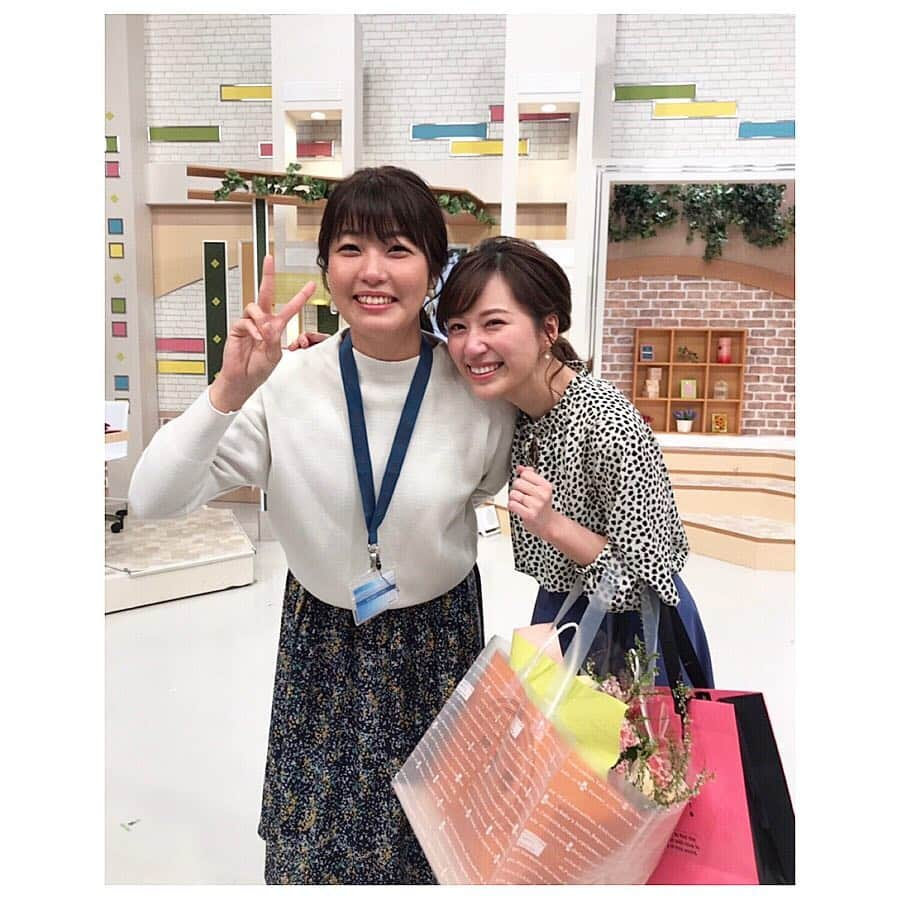 木村愛里さんのインスタグラム写真 - (木村愛里Instagram)「⋆ 8年間。 月曜日から土曜日まで出演させていただいた イチモニを本日 卒業いたしました！！ ㅤㅤㅤㅤㅤㅤㅤㅤㅤㅤㅤㅤㅤ たくさんの応援を ありがとうございました！ ㅤㅤㅤㅤㅤㅤㅤㅤㅤㅤㅤㅤㅤ ㅤㅤㅤㅤㅤㅤㅤㅤㅤㅤㅤㅤㅤ 番組中は涙を見せたくなくて 最後までしっかり占いを読みたくて 堪えましたが 全てが終わったあとは一生分泣かせていただきました！ ㅤㅤㅤㅤㅤㅤㅤㅤㅤㅤㅤㅤㅤ ㅤㅤㅤㅤㅤㅤㅤㅤㅤㅤㅤㅤㅤ イチモニが きっかけで 応援してくれる人も増え 私の生活の中心はイチモニでした。 ㅤㅤㅤㅤㅤㅤㅤㅤㅤㅤㅤㅤㅤ あいりちゃん！と 沢山の方に声をかけていただけるようになり ただただ幸せを感じる日々でした。 ㅤㅤㅤㅤㅤㅤㅤㅤㅤㅤㅤㅤㅤ  ㅤㅤㅤㅤㅤㅤㅤㅤㅤㅤㅤㅤㅤ ただ得るものもあれば 犠牲にしてきたことも沢山あります。 ㅤㅤㅤㅤㅤㅤㅤㅤㅤㅤㅤㅤㅤ ㅤㅤㅤㅤㅤㅤㅤㅤㅤㅤㅤㅤ そんな中でもㅤㅤㅤㅤㅤㅤㅤㅤㅤㅤ 大っ好きなイチモニメンバー 深夜から働くイチモニスタッフ 支えてくれた家族や友人 何より視聴者の皆さんの 声援のおかげで頑張ることができました。 感謝してもしきれません。 ㅤㅤㅤㅤㅤㅤㅤㅤㅤㅤㅤㅤㅤ ㅤㅤㅤㅤㅤㅤㅤㅤㅤㅤㅤㅤㅤ 時には、 熱がでたり 胃腸炎になったり 生理痛が酷かったり 前の日に泣き腫らしたり 精神的にも体力的にも辛い時も ありましたが 8年間、無遅刻無欠席をできたことは 本当に本当に自分を褒めてあげたいのと同時に ㅤㅤㅤㅤㅤㅤㅤㅤㅤㅤㅤㅤㅤ 丈夫な身体に産んでくれた 両親に感謝したいです。 ㅤㅤㅤㅤㅤㅤㅤㅤㅤㅤㅤㅤㅤ ありがとう。 ㅤㅤㅤㅤㅤㅤㅤㅤㅤㅤㅤㅤㅤ ㅤㅤㅤㅤㅤㅤㅤㅤㅤㅤㅤㅤㅤ 生まれ育った大好きな北海道の 朝の情報番組に出演できたこと 心から幸せに思います。 ㅤㅤㅤㅤㅤㅤㅤㅤㅤㅤㅤㅤㅤ  ㅤㅤㅤㅤㅤㅤㅤㅤㅤㅤㅤㅤㅤ 21歳から駆け抜けた この8年間は 死ぬ前にも必ず思い出すと思います。  ㅤㅤㅤㅤㅤㅤㅤㅤㅤㅤㅤㅤㅤ それだけ全てを注ぎ全力で頑張れる 環境を与えてもらったことは私の一生の宝物です！！！！ ㅤㅤㅤㅤㅤㅤㅤㅤㅤㅤㅤㅤㅤ ㅤㅤㅤㅤㅤㅤㅤㅤㅤㅤㅤㅤㅤ 皆さん本当に ありがとうございました！！！！ ㅤㅤㅤㅤㅤㅤㅤㅤㅤㅤㅤㅤㅤ 大好きです！！！ ㅤㅤㅤㅤㅤㅤㅤㅤㅤㅤㅤㅤㅤ ㅤㅤㅤㅤㅤㅤㅤㅤㅤㅤㅤㅤㅤ これからも北海道に 素敵な朝が訪れますように！ ㅤㅤㅤㅤㅤㅤㅤㅤㅤㅤㅤㅤㅤ ㅤㅤㅤㅤㅤㅤㅤㅤㅤㅤㅤㅤㅤ ㅤㅤㅤㅤㅤㅤㅤㅤㅤㅤㅤㅤㅤ ㅤㅤㅤㅤㅤㅤㅤㅤㅤㅤㅤㅤㅤ ㅤㅤㅤㅤㅤㅤㅤㅤㅤㅤㅤㅤㅤ  2019年3月30日  木村 愛里」3月30日 23時02分 - airi_official