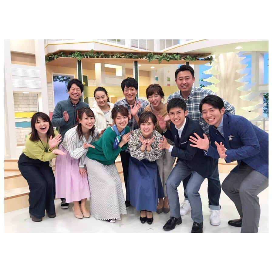 木村愛里さんのインスタグラム写真 - (木村愛里Instagram)「⋆ 8年間。 月曜日から土曜日まで出演させていただいた イチモニを本日 卒業いたしました！！ ㅤㅤㅤㅤㅤㅤㅤㅤㅤㅤㅤㅤㅤ たくさんの応援を ありがとうございました！ ㅤㅤㅤㅤㅤㅤㅤㅤㅤㅤㅤㅤㅤ ㅤㅤㅤㅤㅤㅤㅤㅤㅤㅤㅤㅤㅤ 番組中は涙を見せたくなくて 最後までしっかり占いを読みたくて 堪えましたが 全てが終わったあとは一生分泣かせていただきました！ ㅤㅤㅤㅤㅤㅤㅤㅤㅤㅤㅤㅤㅤ ㅤㅤㅤㅤㅤㅤㅤㅤㅤㅤㅤㅤㅤ イチモニが きっかけで 応援してくれる人も増え 私の生活の中心はイチモニでした。 ㅤㅤㅤㅤㅤㅤㅤㅤㅤㅤㅤㅤㅤ あいりちゃん！と 沢山の方に声をかけていただけるようになり ただただ幸せを感じる日々でした。 ㅤㅤㅤㅤㅤㅤㅤㅤㅤㅤㅤㅤㅤ  ㅤㅤㅤㅤㅤㅤㅤㅤㅤㅤㅤㅤㅤ ただ得るものもあれば 犠牲にしてきたことも沢山あります。 ㅤㅤㅤㅤㅤㅤㅤㅤㅤㅤㅤㅤㅤ ㅤㅤㅤㅤㅤㅤㅤㅤㅤㅤㅤㅤ そんな中でもㅤㅤㅤㅤㅤㅤㅤㅤㅤㅤ 大っ好きなイチモニメンバー 深夜から働くイチモニスタッフ 支えてくれた家族や友人 何より視聴者の皆さんの 声援のおかげで頑張ることができました。 感謝してもしきれません。 ㅤㅤㅤㅤㅤㅤㅤㅤㅤㅤㅤㅤㅤ ㅤㅤㅤㅤㅤㅤㅤㅤㅤㅤㅤㅤㅤ 時には、 熱がでたり 胃腸炎になったり 生理痛が酷かったり 前の日に泣き腫らしたり 精神的にも体力的にも辛い時も ありましたが 8年間、無遅刻無欠席をできたことは 本当に本当に自分を褒めてあげたいのと同時に ㅤㅤㅤㅤㅤㅤㅤㅤㅤㅤㅤㅤㅤ 丈夫な身体に産んでくれた 両親に感謝したいです。 ㅤㅤㅤㅤㅤㅤㅤㅤㅤㅤㅤㅤㅤ ありがとう。 ㅤㅤㅤㅤㅤㅤㅤㅤㅤㅤㅤㅤㅤ ㅤㅤㅤㅤㅤㅤㅤㅤㅤㅤㅤㅤㅤ 生まれ育った大好きな北海道の 朝の情報番組に出演できたこと 心から幸せに思います。 ㅤㅤㅤㅤㅤㅤㅤㅤㅤㅤㅤㅤㅤ  ㅤㅤㅤㅤㅤㅤㅤㅤㅤㅤㅤㅤㅤ 21歳から駆け抜けた この8年間は 死ぬ前にも必ず思い出すと思います。  ㅤㅤㅤㅤㅤㅤㅤㅤㅤㅤㅤㅤㅤ それだけ全てを注ぎ全力で頑張れる 環境を与えてもらったことは私の一生の宝物です！！！！ ㅤㅤㅤㅤㅤㅤㅤㅤㅤㅤㅤㅤㅤ ㅤㅤㅤㅤㅤㅤㅤㅤㅤㅤㅤㅤㅤ 皆さん本当に ありがとうございました！！！！ ㅤㅤㅤㅤㅤㅤㅤㅤㅤㅤㅤㅤㅤ 大好きです！！！ ㅤㅤㅤㅤㅤㅤㅤㅤㅤㅤㅤㅤㅤ ㅤㅤㅤㅤㅤㅤㅤㅤㅤㅤㅤㅤㅤ これからも北海道に 素敵な朝が訪れますように！ ㅤㅤㅤㅤㅤㅤㅤㅤㅤㅤㅤㅤㅤ ㅤㅤㅤㅤㅤㅤㅤㅤㅤㅤㅤㅤㅤ ㅤㅤㅤㅤㅤㅤㅤㅤㅤㅤㅤㅤㅤ ㅤㅤㅤㅤㅤㅤㅤㅤㅤㅤㅤㅤㅤ ㅤㅤㅤㅤㅤㅤㅤㅤㅤㅤㅤㅤㅤ  2019年3月30日  木村 愛里」3月30日 23時02分 - airi_official