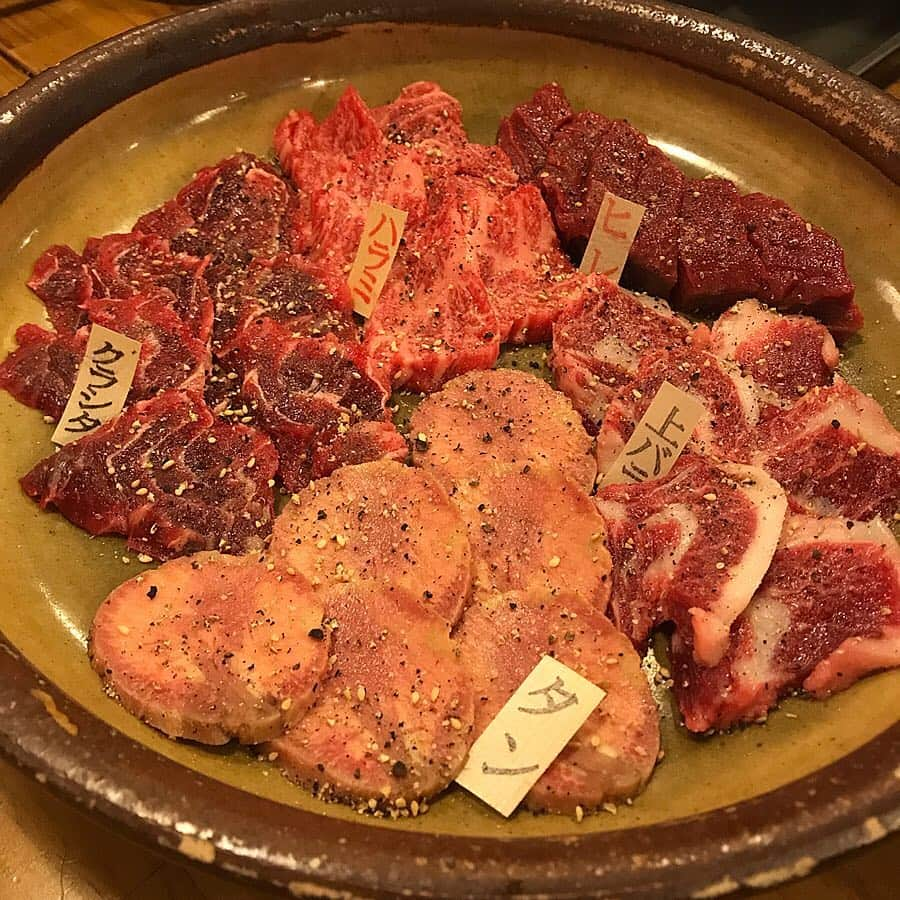 Ayaさんのインスタグラム写真 - (AyaInstagram)「今まで食べた馬肉の中で 一番美味しかったなぁ🥰❣️ とろけた〜🥩🥩🥩 . . 馬肉は低カロリー高タンパク質で 鉄分豊富で女性にも嬉しいお肉😊 . . 三軒茶屋にある馬焼肉専門店 @umaebisu3cha  刺身、焼肉、お寿司 全部ほんま美味しかったし また絶対食べにいきたい❣️ 大将さんもめちゃ良い人でした👨‍🍳 お近くの方は是非っ😉❤︎ #三軒茶屋 #うまえびす #馬肉専門店  #馬焼肉 #馬刺し #焼肉」3月30日 23時06分 - aya__fit