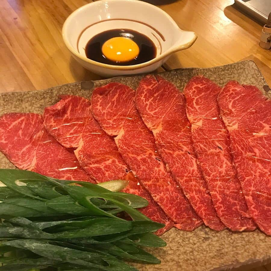 Ayaさんのインスタグラム写真 - (AyaInstagram)「今まで食べた馬肉の中で 一番美味しかったなぁ🥰❣️ とろけた〜🥩🥩🥩 . . 馬肉は低カロリー高タンパク質で 鉄分豊富で女性にも嬉しいお肉😊 . . 三軒茶屋にある馬焼肉専門店 @umaebisu3cha  刺身、焼肉、お寿司 全部ほんま美味しかったし また絶対食べにいきたい❣️ 大将さんもめちゃ良い人でした👨‍🍳 お近くの方は是非っ😉❤︎ #三軒茶屋 #うまえびす #馬肉専門店  #馬焼肉 #馬刺し #焼肉」3月30日 23時06分 - aya__fit