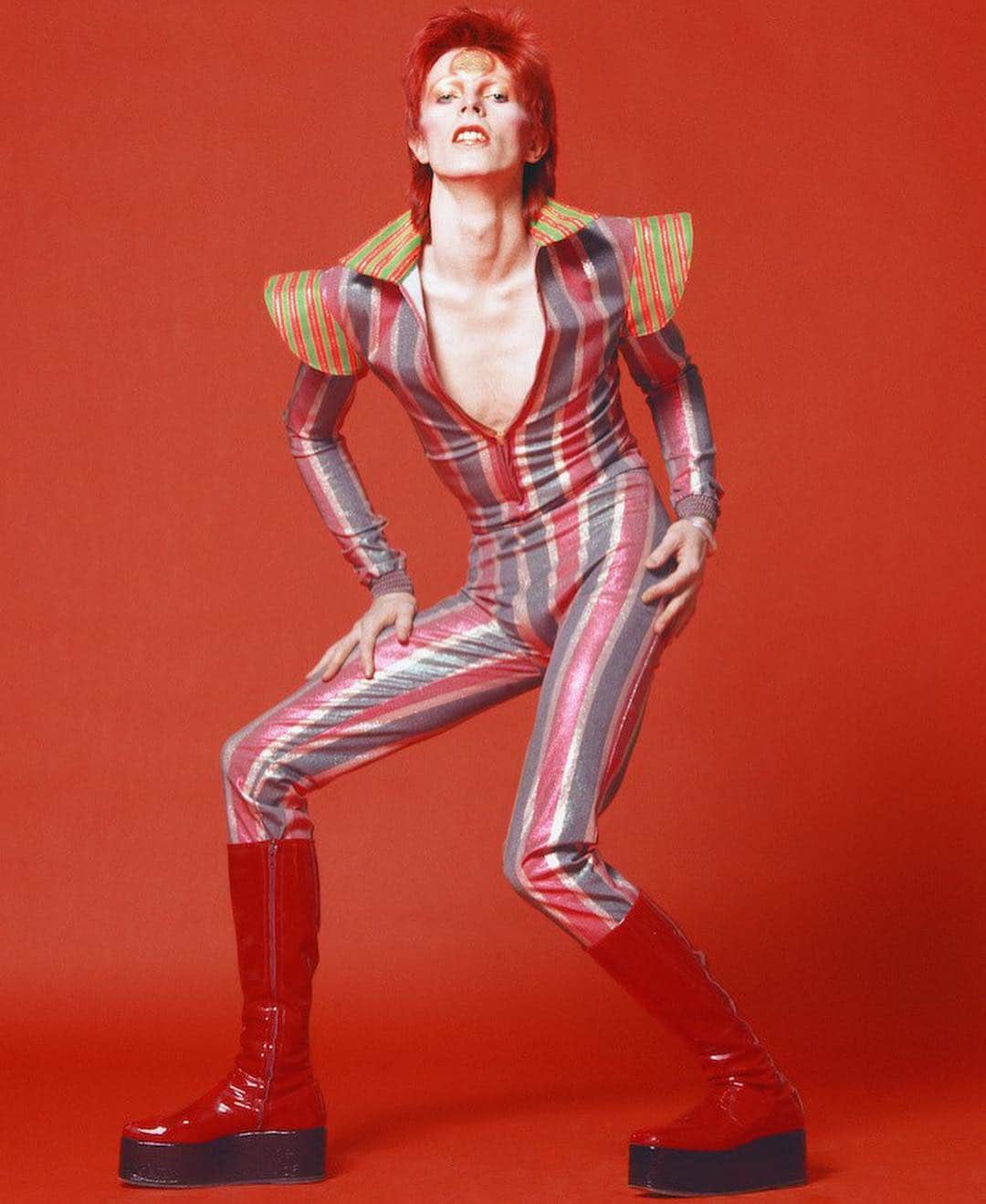 Vogue Italiaさんのインスタグラム写真 - (Vogue ItaliaInstagram)「‘Heroes - Bowie by Sukita’ ⚡️ An exhibition at Palazzo Medici Riccardi, Florence, featuring 60 portraits of #DavidBowie taken by #MasayoshiSukita over the years. On display from today until June 28th. Read the article about the exhibition by @italopantano today on vogue.it」3月30日 23時10分 - vogueitalia