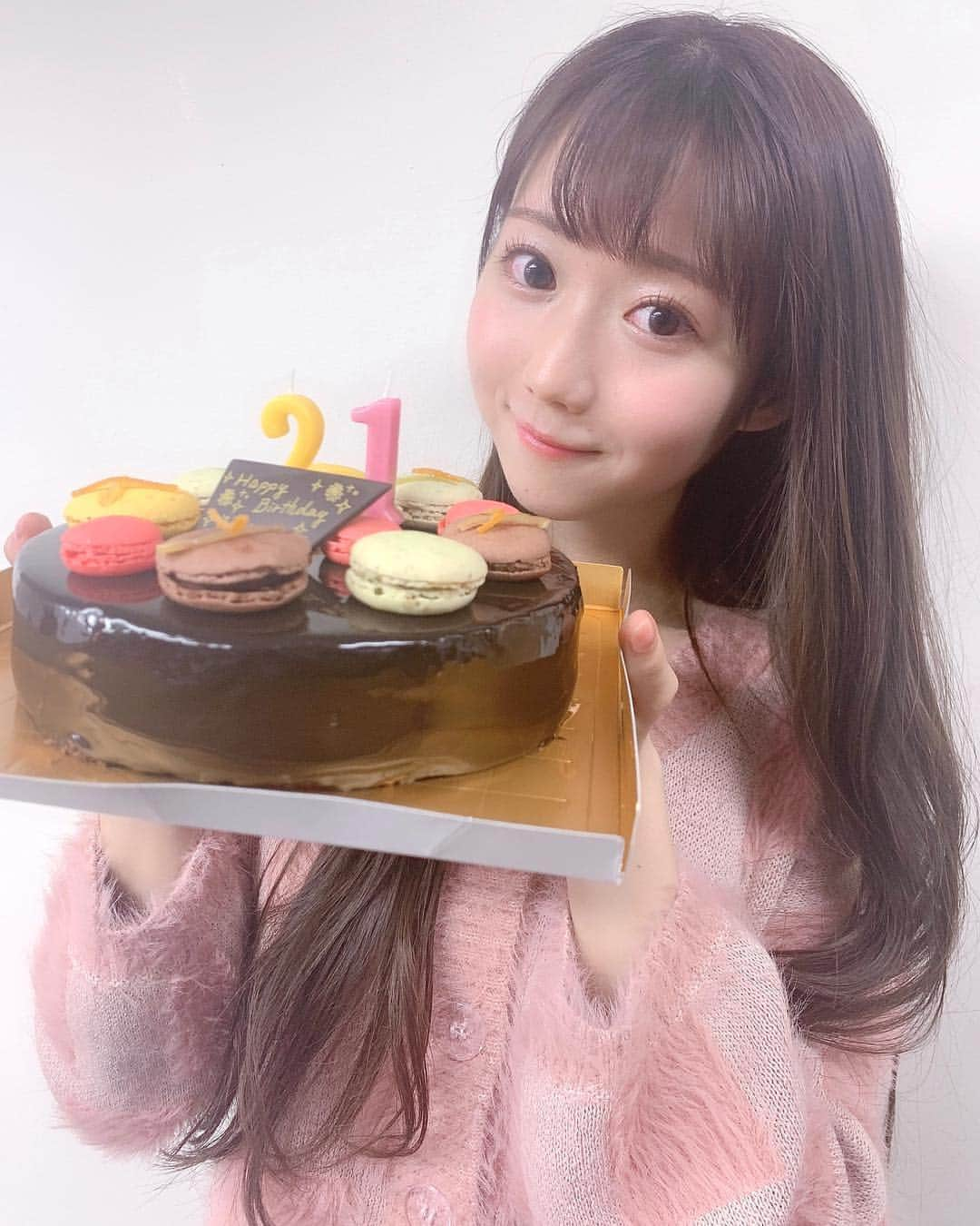 大谷映美里さんのインスタグラム写真 - (大谷映美里Instagram)「🌸🎓🌸🎓 ㅤㅤㅤㅤㅤㅤㅤㅤㅤㅤㅤㅤㅤ 曜日レギュラーを務めさせていただいておりました DHC『エクストリームBeauty』が 3月で、一旦放送終了になりました…！✨ ㅤㅤㅤㅤㅤㅤㅤㅤㅤㅤㅤㅤㅤ たくさんの経験をさせていただいて 大好きなメイクについても学ばせてもらい、 ラーメンの企画を持ったり… 本当に為になる時間を過ごす事が出来ました。 ㅤㅤㅤㅤㅤㅤㅤㅤㅤㅤㅤㅤㅤ エクビューで出会ったレギュラーメンバー、 MCのいくらさん、優しいスタッフさま ありがとうございました。 ㅤㅤㅤㅤㅤㅤㅤㅤㅤㅤㅤㅤㅤ そして、おしゃべりが得意ではないわたしを 励まして応援して下さった皆さんに とても感謝しています。 ㅤㅤㅤㅤㅤㅤㅤㅤㅤㅤㅤㅤㅤ 女性からの、為になったよというお言葉や 男性からの、番組楽しいねというお言葉 すごく嬉しかったです！💗 ㅤㅤㅤㅤㅤㅤㅤㅤㅤㅤㅤㅤㅤ また違う形でお会い出来るように… わたしも頑張ります。☺️💐 ㅤㅤㅤㅤㅤㅤㅤㅤㅤㅤㅤㅤㅤ #エクビュー#エクストリームビューティ#dhc#dhcexb」3月30日 23時10分 - otani_emiri