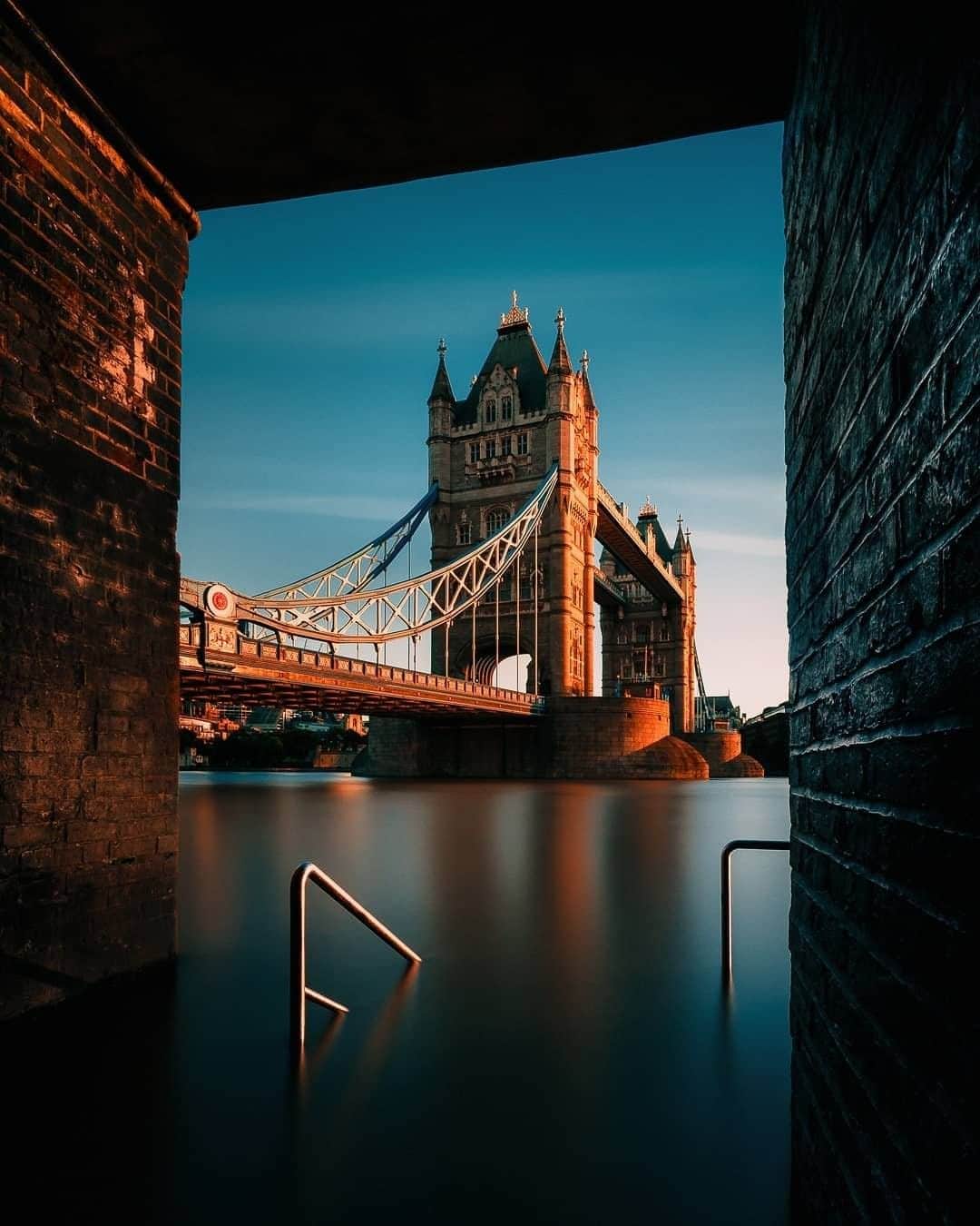 Travel + Leisureさんのインスタグラム写真 - (Travel + LeisureInstagram)「This year, London will be inaugurated as the world's first national park city. Raise your hand if you're excited! ✋ Find out more about the plan at our link in bio. #tlpicks courtesy of @brotherside」3月30日 23時13分 - travelandleisure
