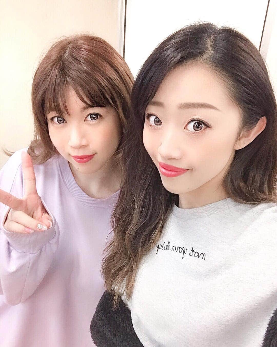 駄原杏里沙さんのインスタグラム写真 - (駄原杏里沙Instagram)「＊ 私が自分のサークルを20歳で はじめてから一番側で 支えてくれたいくみちゃん💕 4年間色々本当ありがとう 感謝の気持ちでいっぱいです😭🌸 ・ ・ これからはネイリストとして 頑張ってね💪💅応援してます✨ #dance#dancelove#instagood #instafashion#l4l#like4likes  #followme#ダンス#ダンスレッスン #ダンスサークル#レッスン #本当感謝でいっぱい#4年間ありがとう  #いいね#いいね返し#フォロミー」3月30日 23時18分 - arisadahara_bl8m