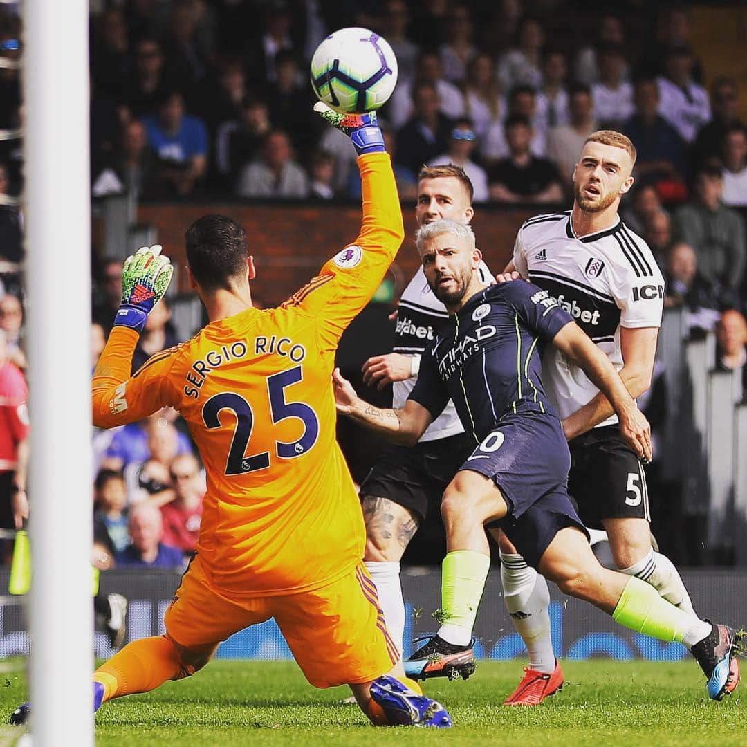 プレミアリーグさんのインスタグラム写真 - (プレミアリーグInstagram)「#PL goal of the season no.19 😍 . #premierleague #fulmci #mcfc」3月30日 23時21分 - premierleague