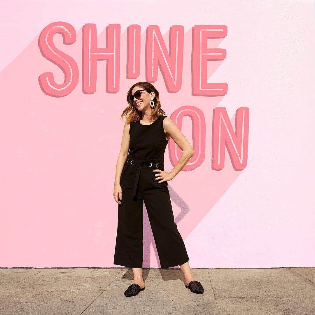 ロック&リパブリックのインスタグラム：「(Jump)suit up, ladies! It’s time to shine in the Apt. 9 jumpsuit @jaclynrjohnson swears by for easy style on busy workdays.」