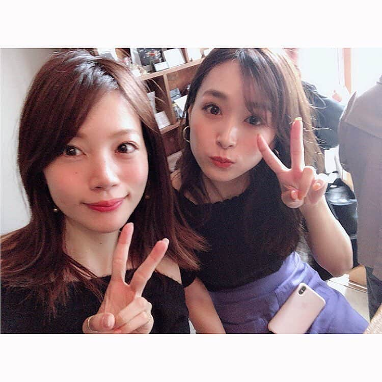 古田ちさこさんのインスタグラム写真 - (古田ちさこInstagram)「#広島カフェタイム ☕︎♡ @catcher_laranje の撮影で知り合った #広島美女 @hisana22 ちゃん💋 念願のお茶デートに漕ぎ着けました⭐︎ 私の前の予定の場所から選んでくれた @progresslifestylecoffee ❇︎ あずきラテ、イチゴトースト🍓 美味しくいただきました😋 場所も便利で広島の街での時間調整にチェーン店以外の候補ができた…(嬉) 久奈ちゃんは甘く女の子らしいヴィジュアルもたまりませんが会わないとわからない底抜けの明るさも魅力です♡ 話してるとあっという間に盛り上がってボリュームMAX⤴️ 真昼のカフェなのに店員さんにドリンクをご馳走しようとするところも好き。笑 ❇︎ #広島カフェ#hiroshimacafe#広島グルメ#広島旅行#広島女子会#あずきラテ#いちごトースト#女子会#progresslifestyleloffee#プログレスライフスタイルコーヒー」3月30日 23時43分 - chisakofuruta