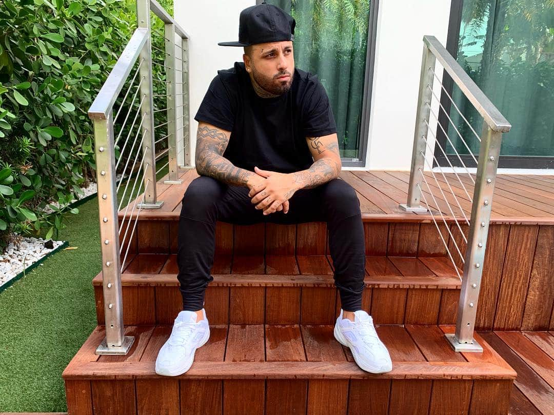 NICKY JAMさんのインスタグラム写真 - (NICKY JAMInstagram)「Buenos días mundo 🌍」3月30日 23時30分 - nickyjam