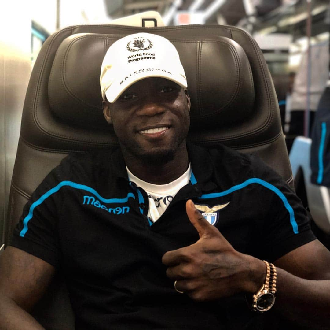 SSラツィオさんのインスタグラム写真 - (SSラツィオInstagram)「😎 Time to go again!  Next stop: Milan 🚄  #CMonEagles 🦅  #TrenoUfficiale 🚆」3月30日 23時32分 - official_sslazio