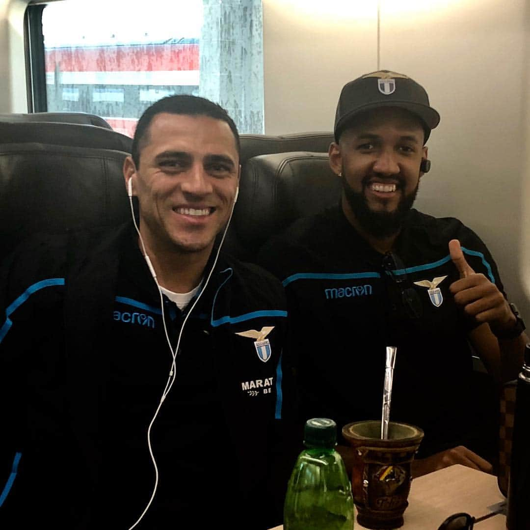 SSラツィオさんのインスタグラム写真 - (SSラツィオInstagram)「😎 Time to go again!  Next stop: Milan 🚄  #CMonEagles 🦅  #TrenoUfficiale 🚆」3月30日 23時32分 - official_sslazio